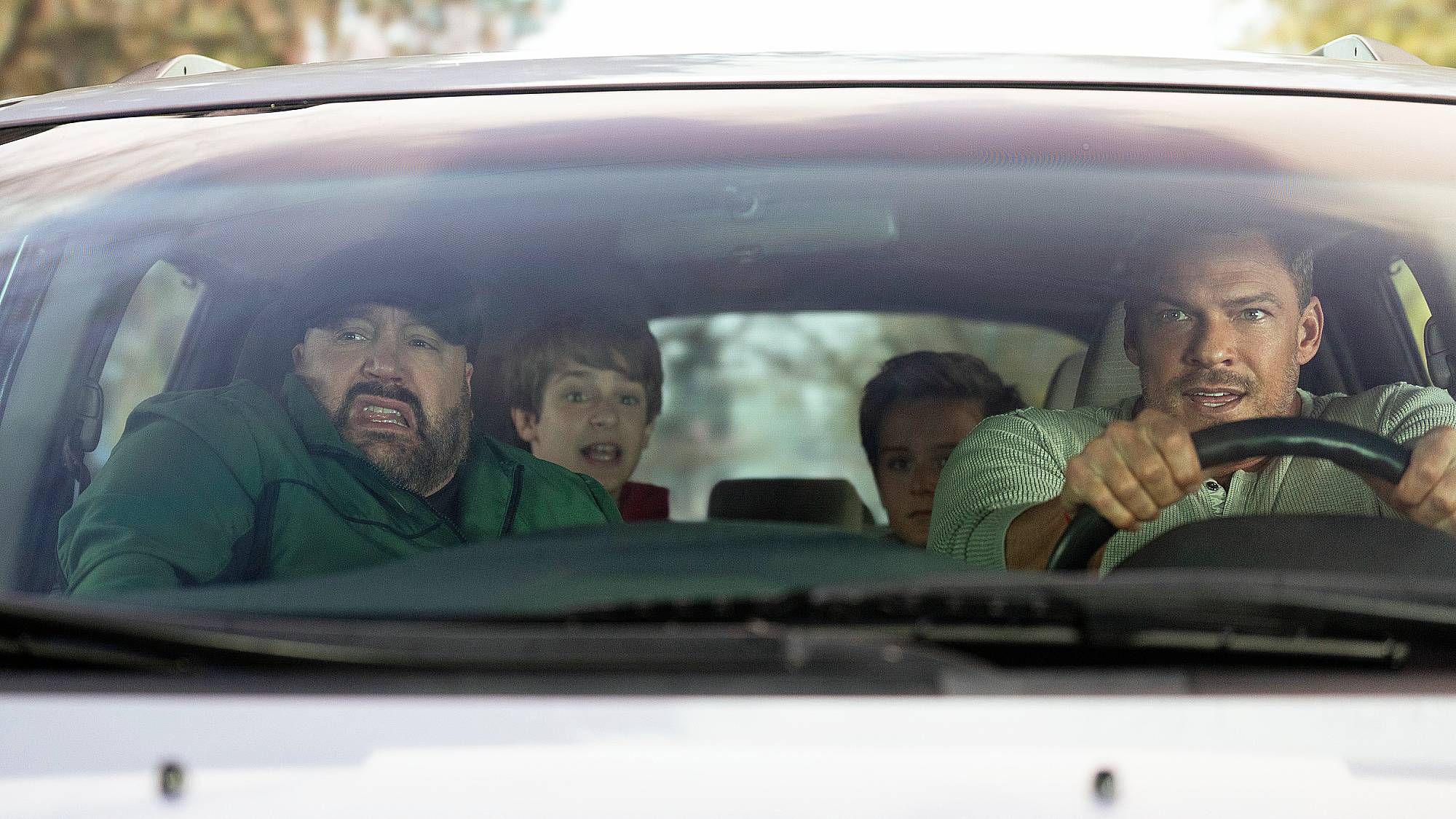 קווין ג'יימס בתפקיד בריאן, בנג'מין פאג'ק בתור לוקאס, בנקס פירס כ-CJ, ואלן ריצ'סון בתור ג'ף ב- "Playdate" ב-Prime Video