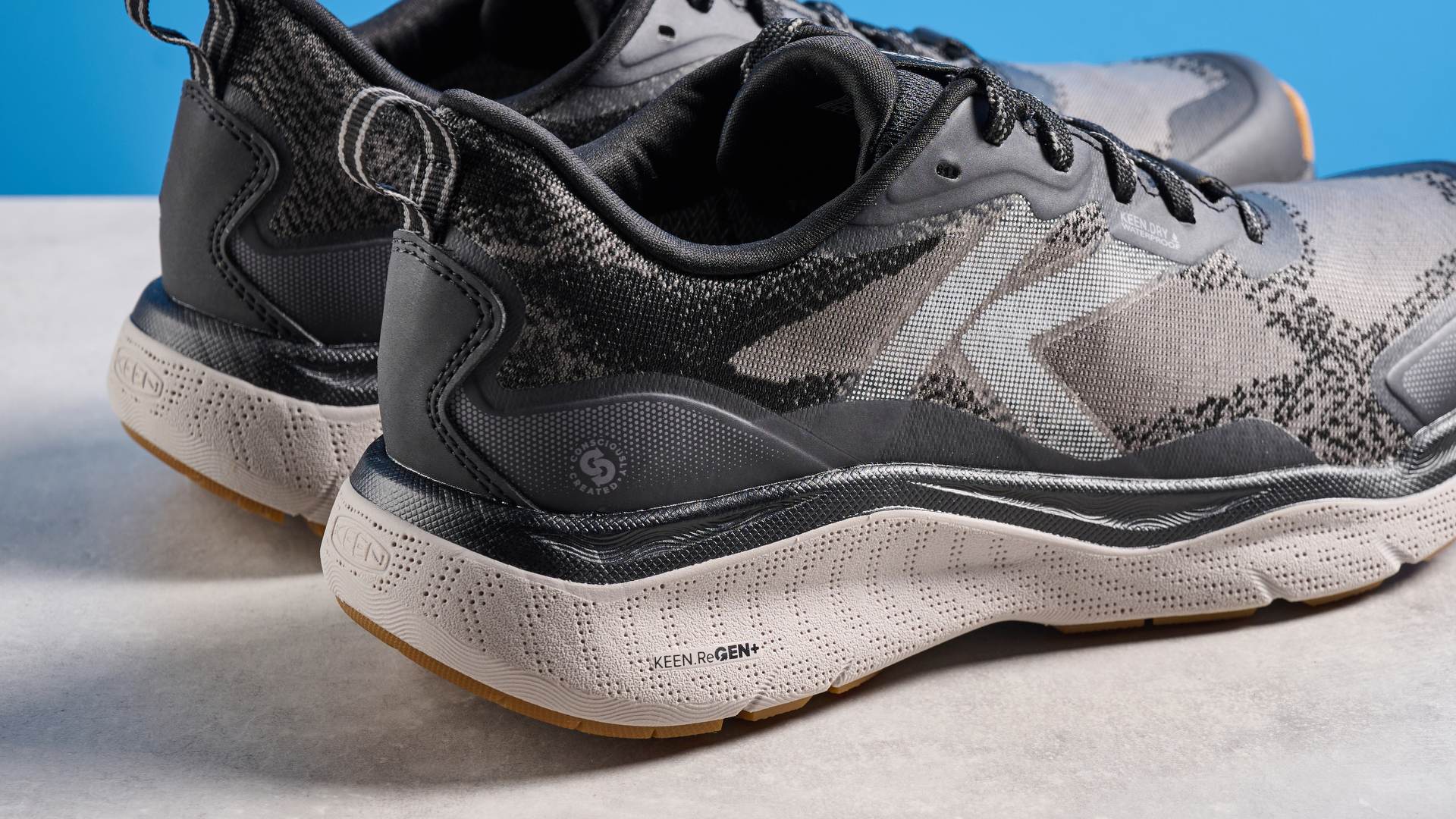 נעלי הליכה מהודרות לייקי בצבע אפור צפחה