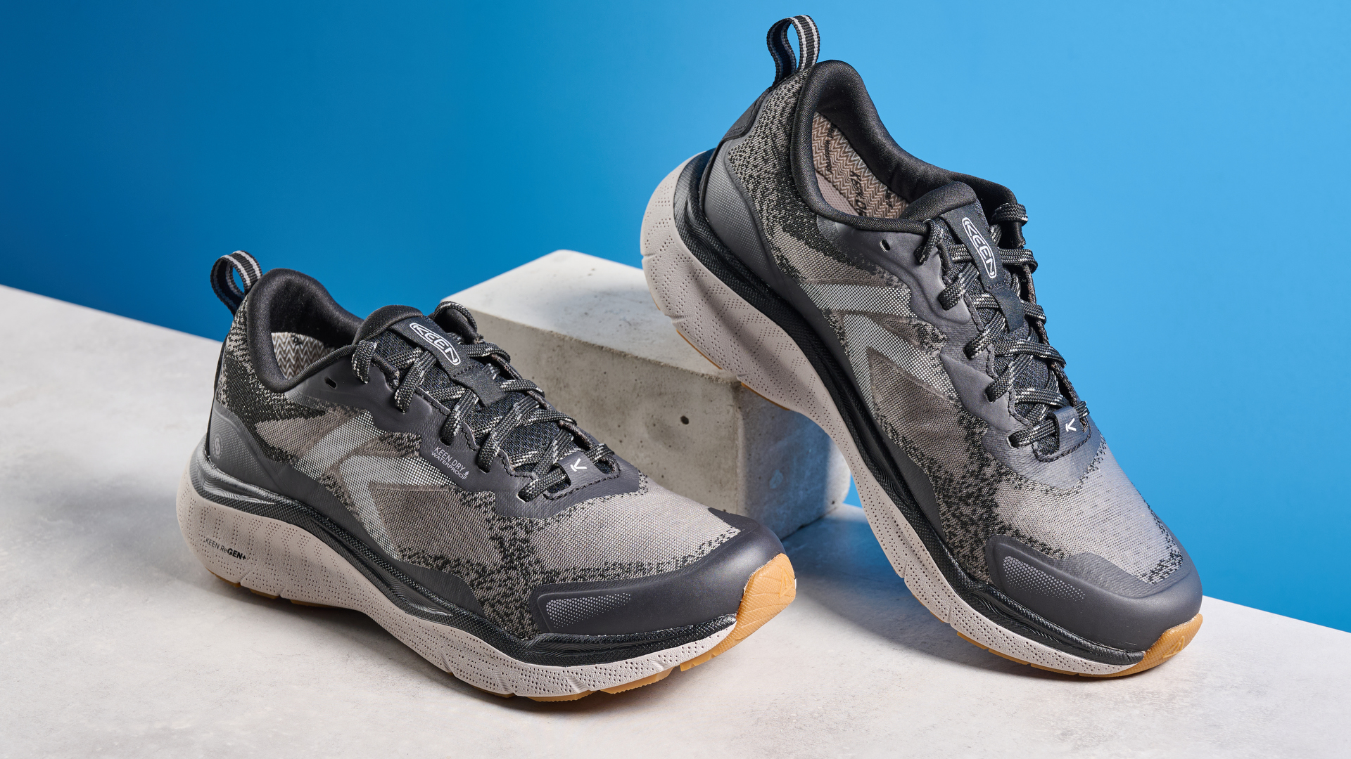 נעלי הליכה מהודרות לייקי בצבע אפור צפחה