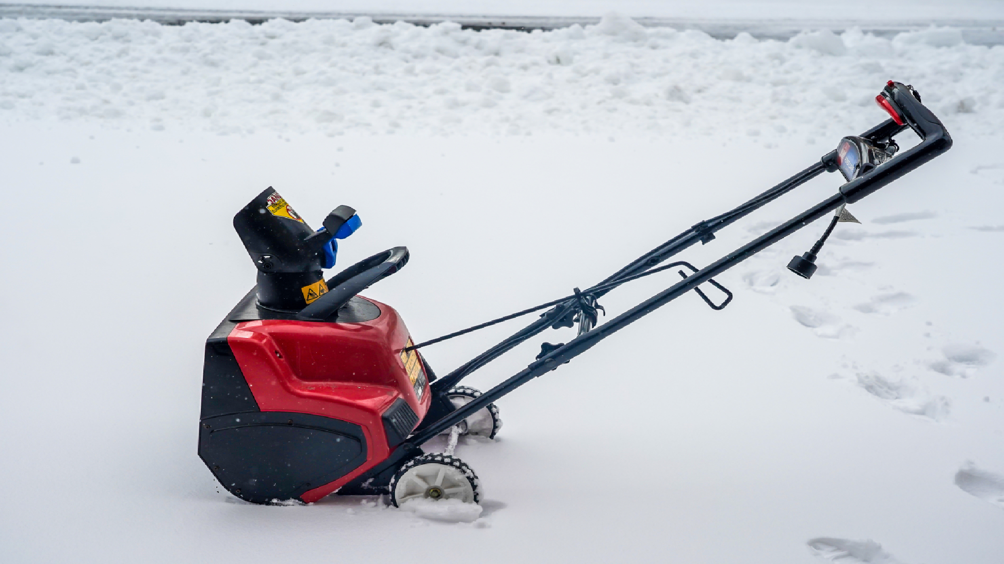 מפוח שלג עם נורת פריימר גלויה