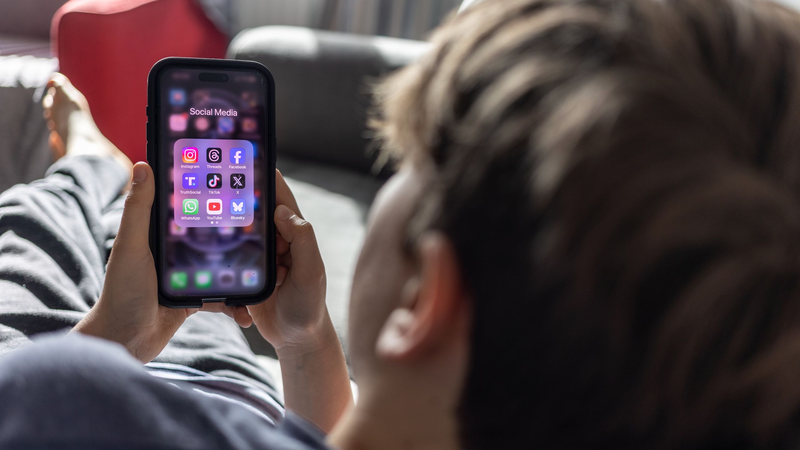 ניו יורק מציגה הגבלות מדיה חברתית עבור חשבונות בני נוער: מה זה אומר