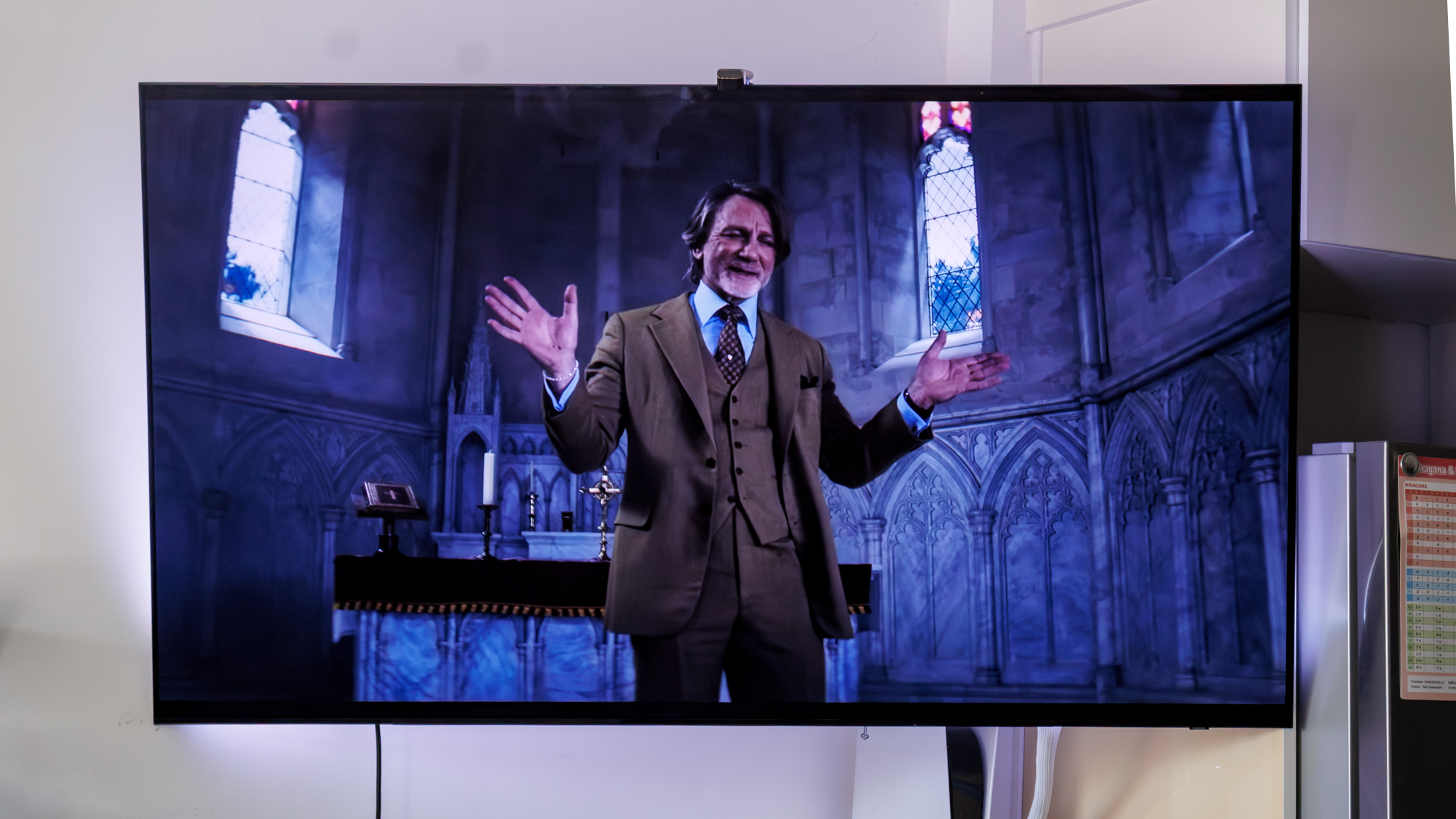 הזרמת טלוויזיה צמודת קיר עם Amazon Fire TV Stick 4K Select