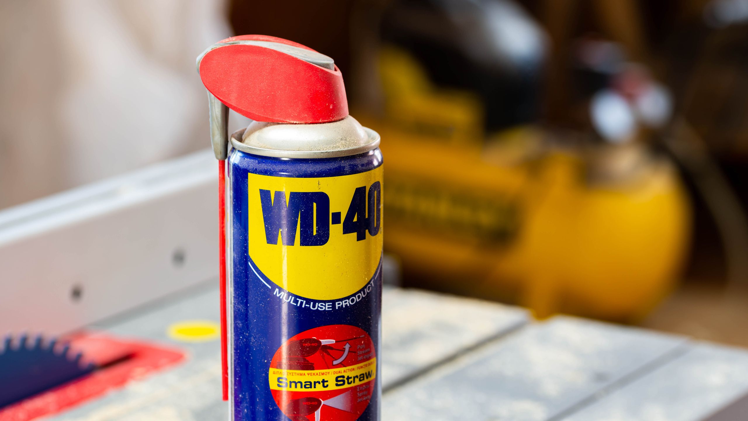 השתמשתי ב-WD-40 לגמרי לא נכון - זה למעשה חומר ניקוי ביתי מדהים