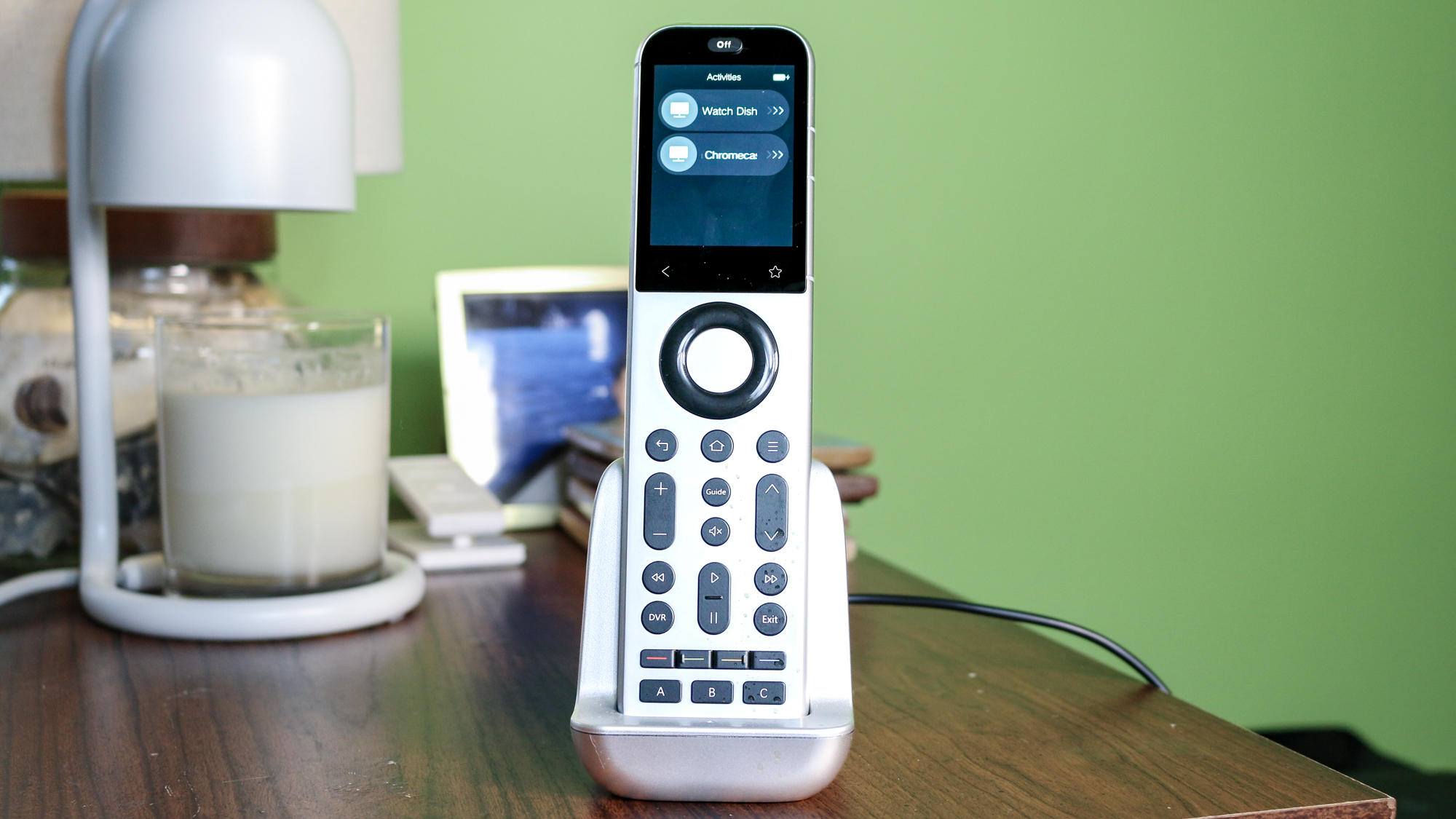 Sofabaton X2 בעריסה