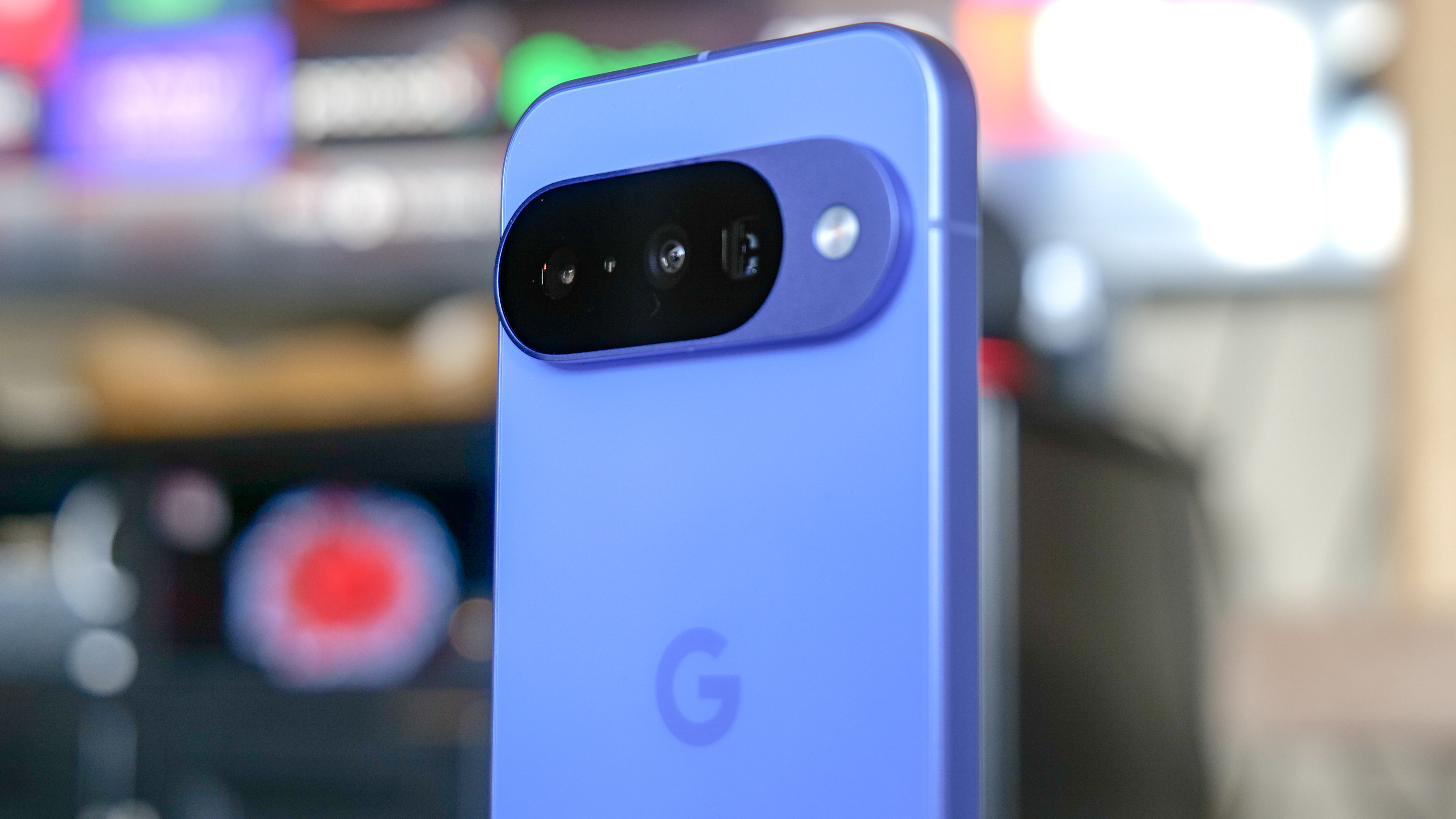 גוגל פיקסל 10 ביד.