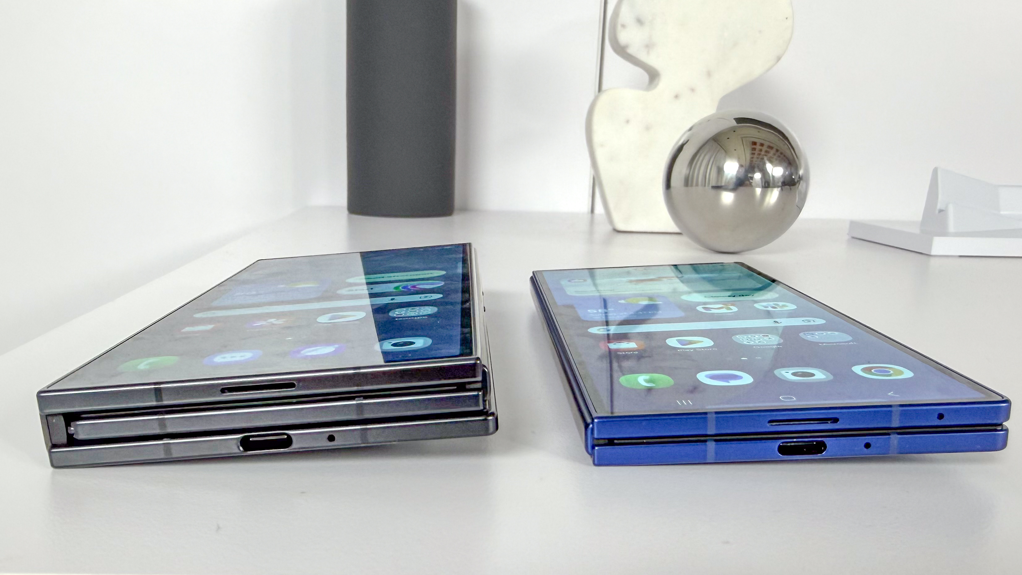 Galaxy Z TriFold מוצג ביד