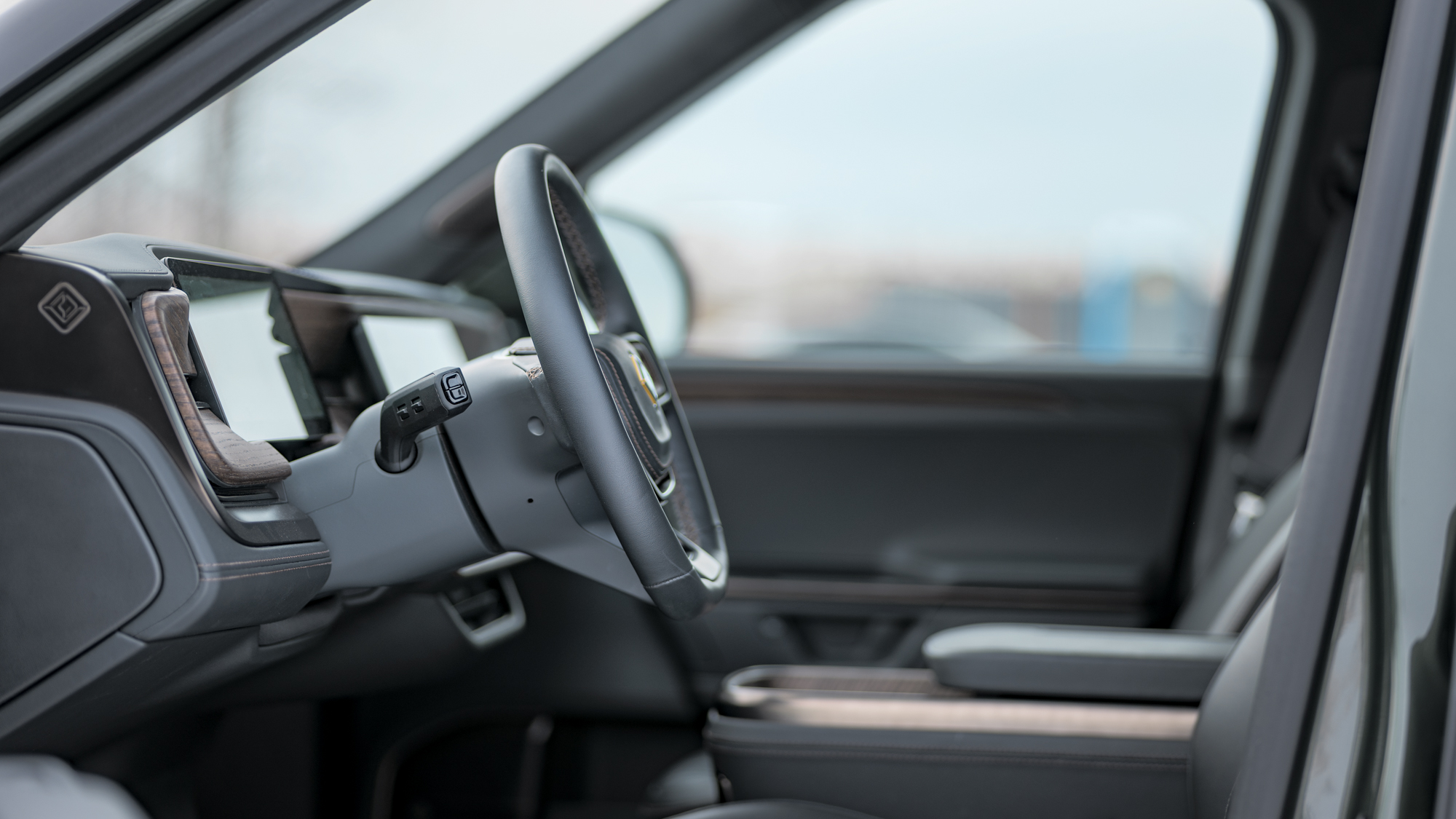 נסיעת מבחן של Rivian R1S 2026.