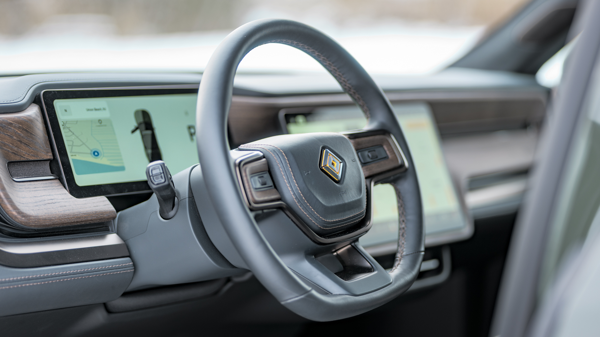 נסיעת מבחן של Rivian R1S 2026.