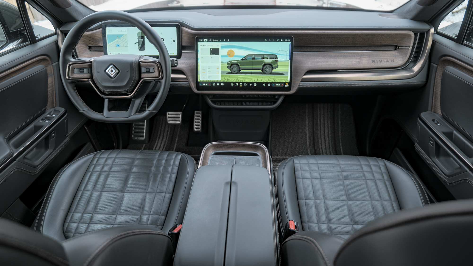 נסיעת מבחן של Rivian R1S 2026.