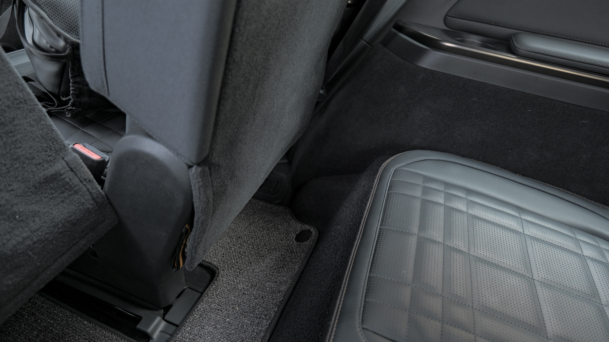 נסיעת מבחן של Rivian R1S 2026.