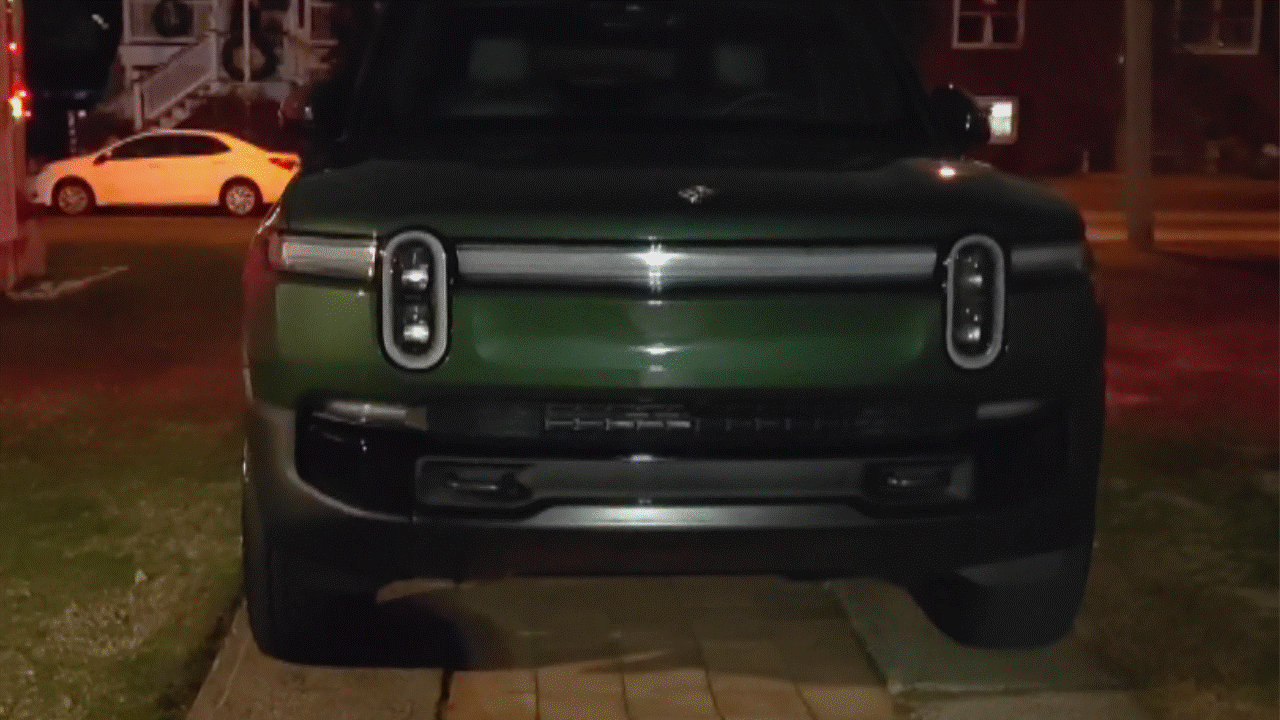 נסיעת מבחן של Rivian R1S 2026.