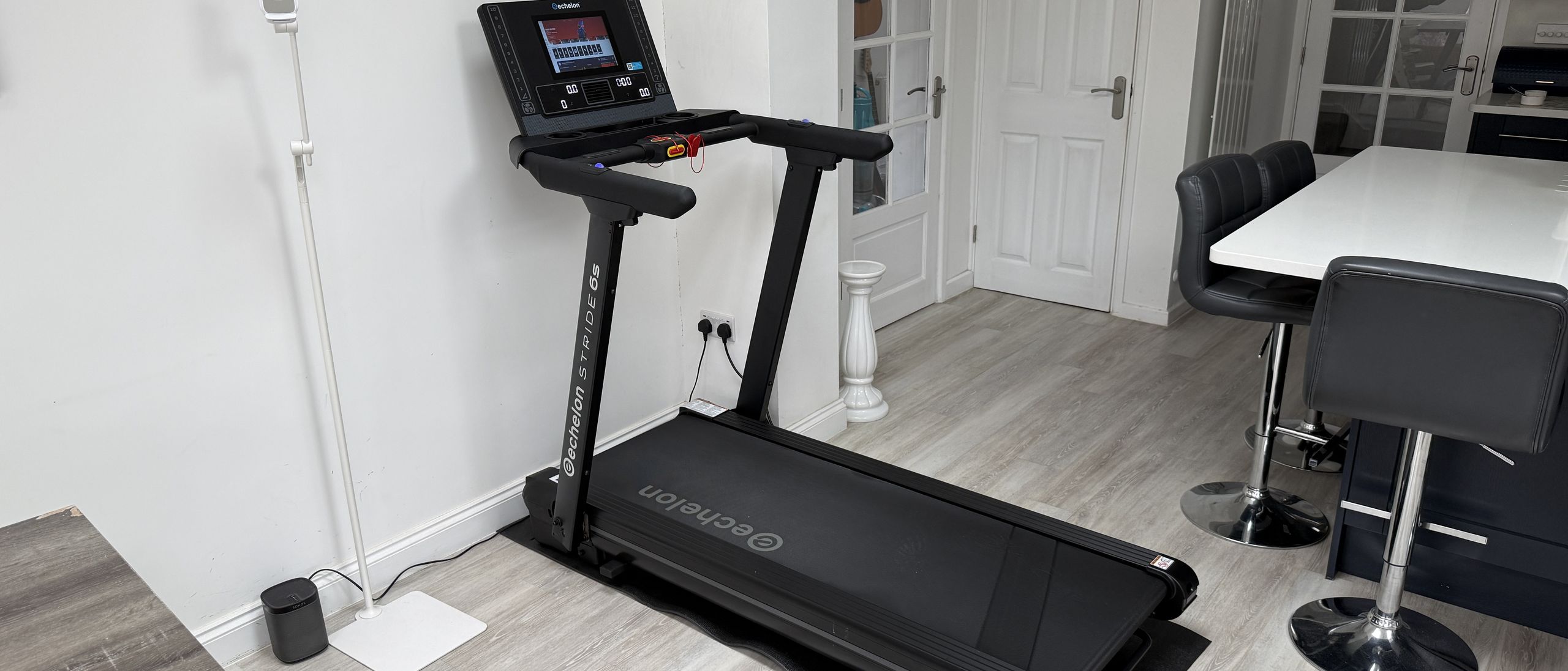 הליכון מתקפל זה הוא חלופה חוסכת מקום של Peloton ששווה לקנות רק אם אתה שמח לשלם מנוי מאת ג'ף פרסונס פורסם ב-26 בינואר 26 The Echelon Stride-6s-10 הוא הליכון מתקפל חוסך מקום, אבל תצטרך לשלם כדי לפתוח את המיטב.