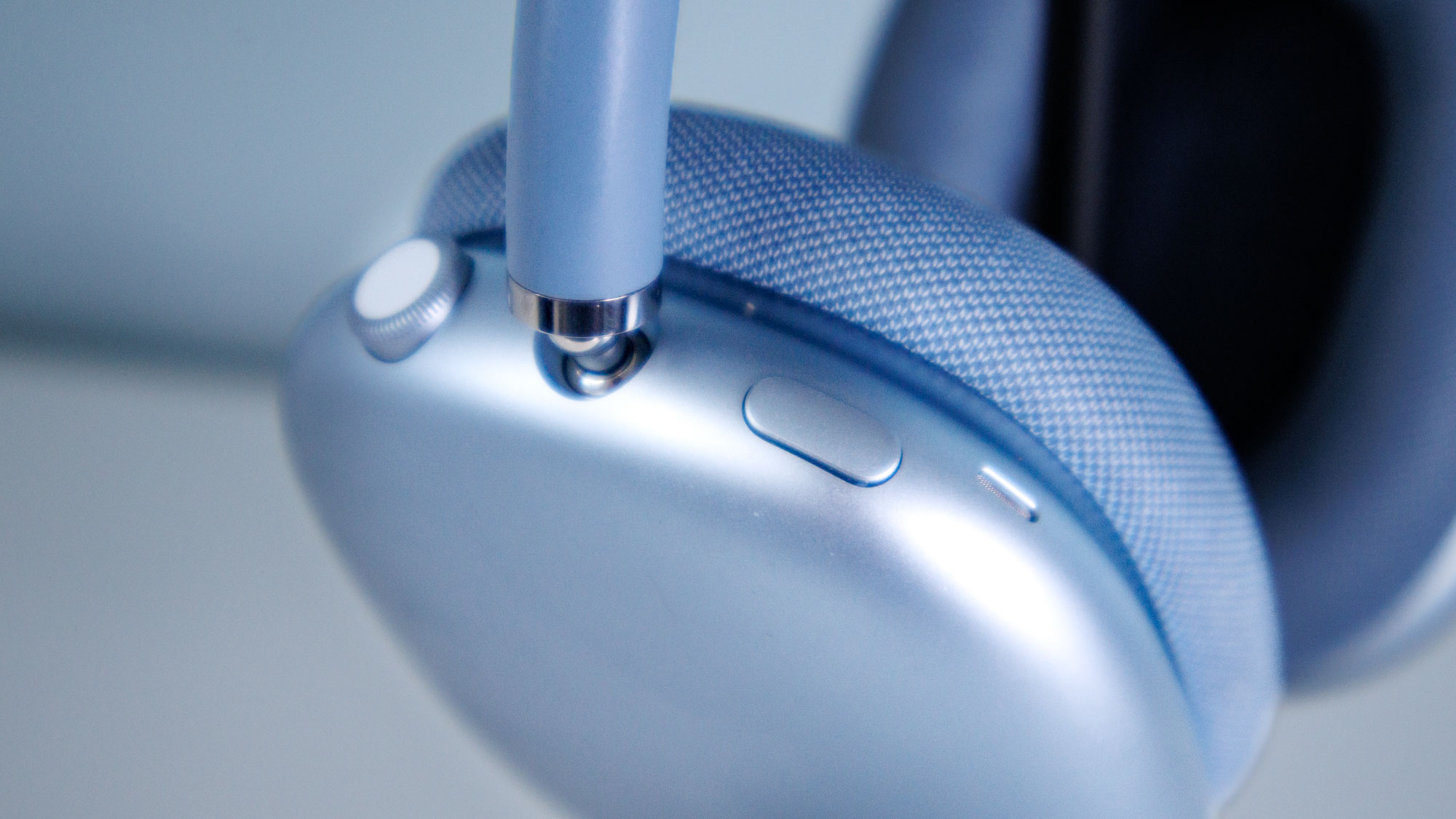 ה-AirPods Max USB-C בסטודיו לצילום