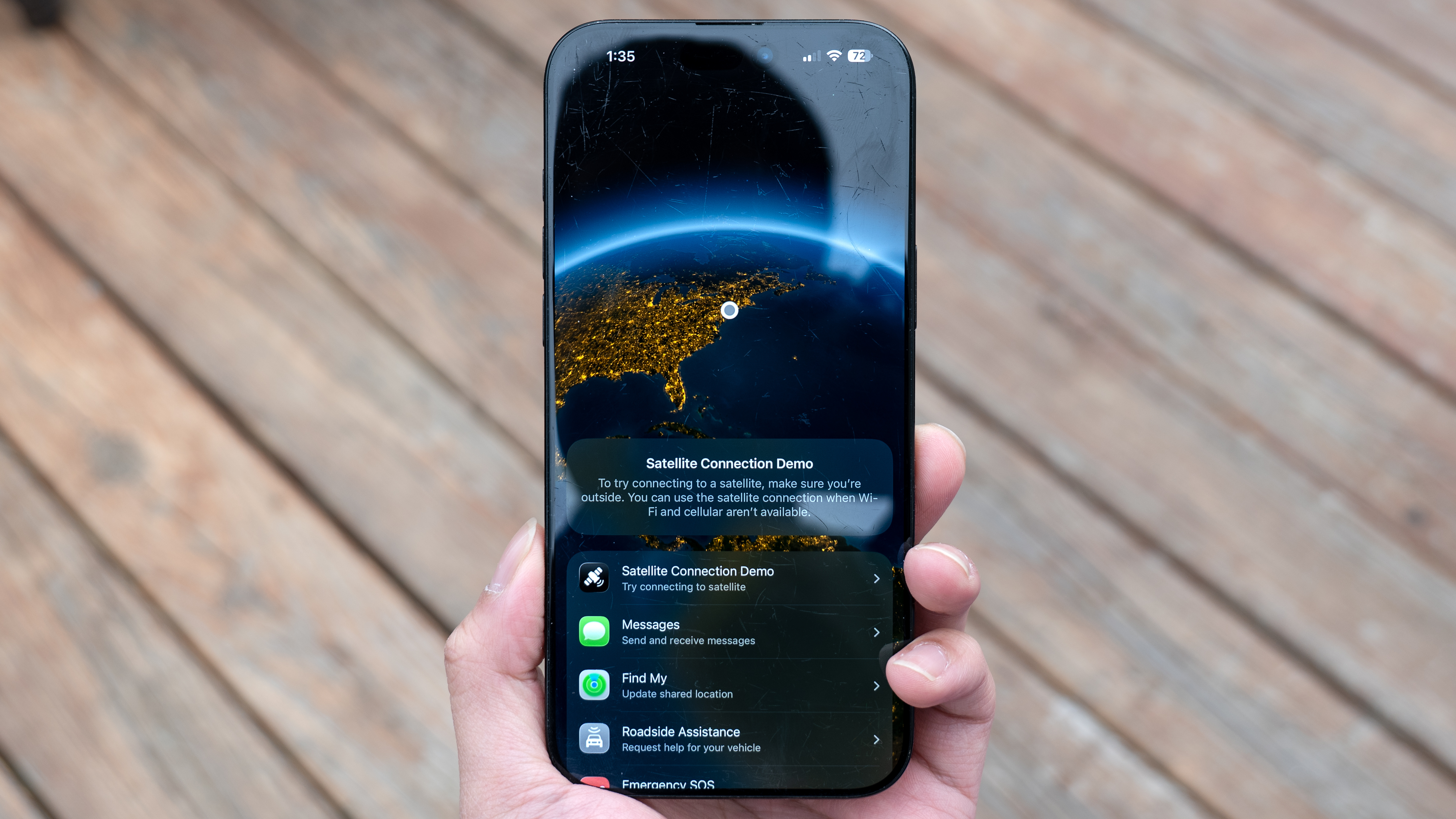 מצב iOS 26 Satellite SOS פועל באייפון.