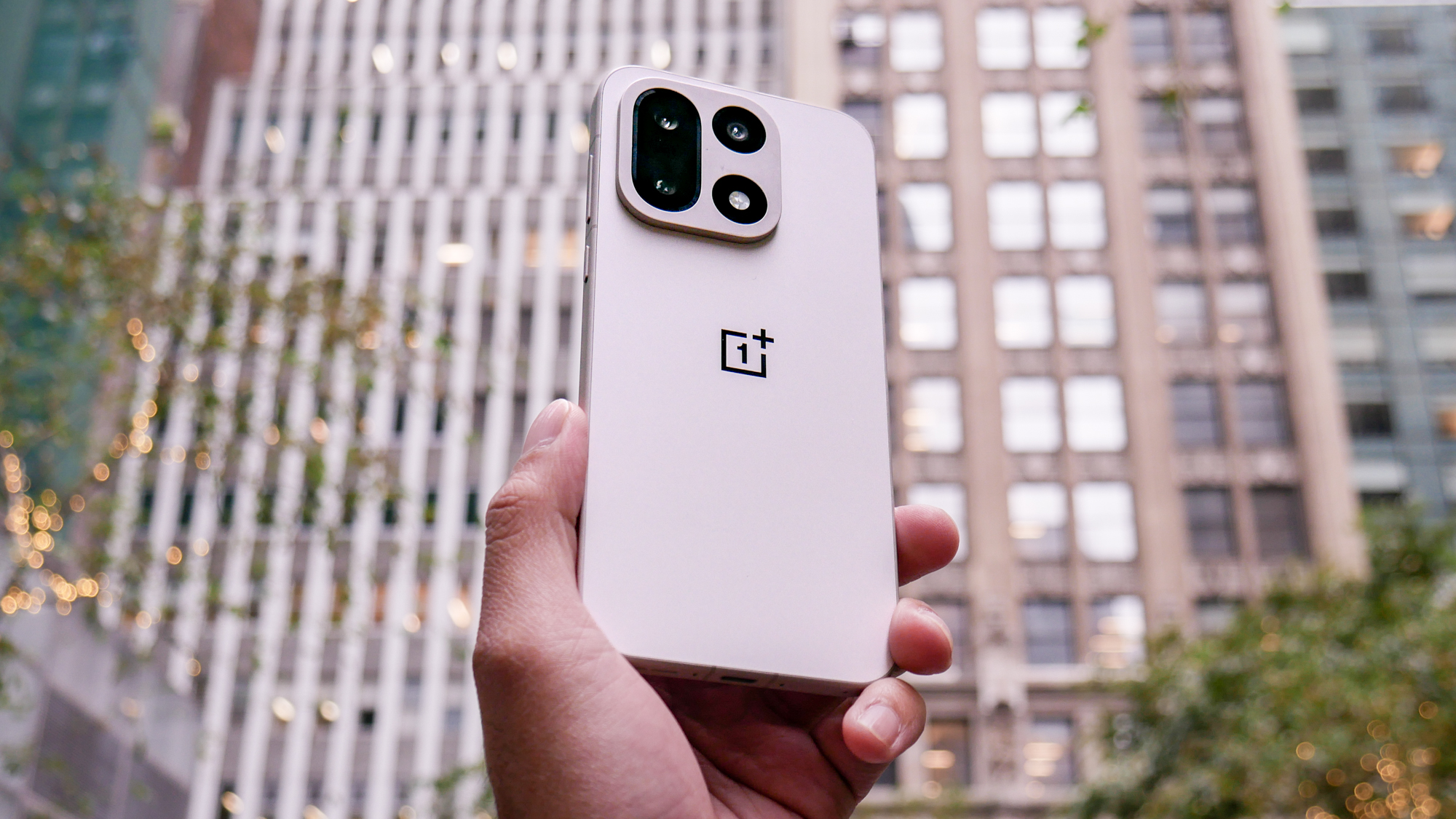 סקירת OnePlus 15.