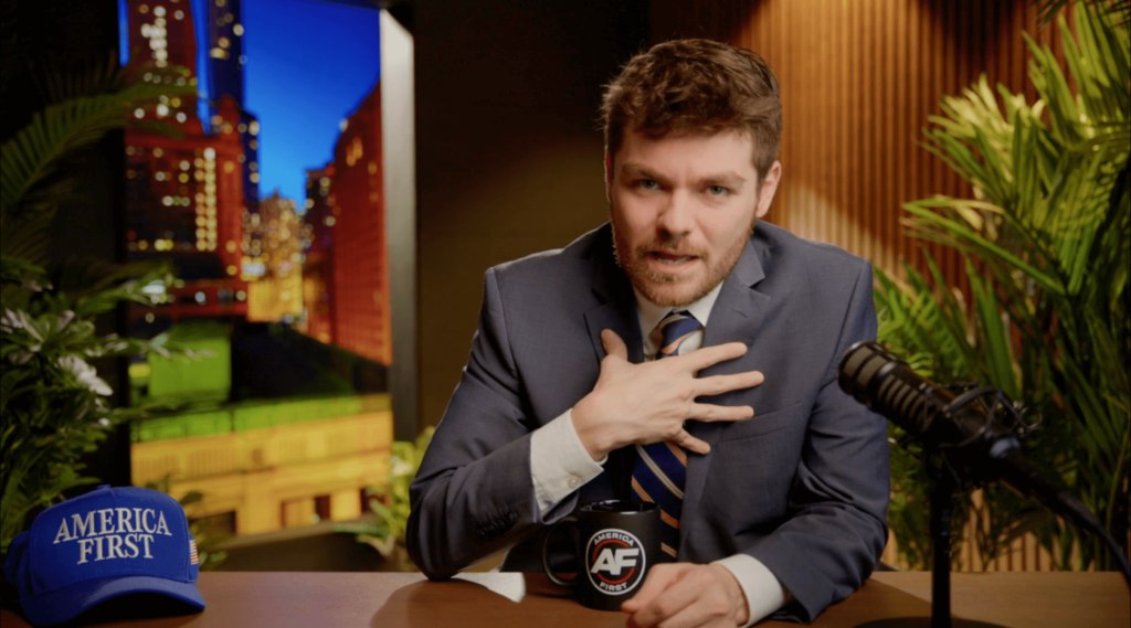 ניק פואנטס אומר שהבעיה שלו עם טראמפ "הוא שהוא לא היטלר"