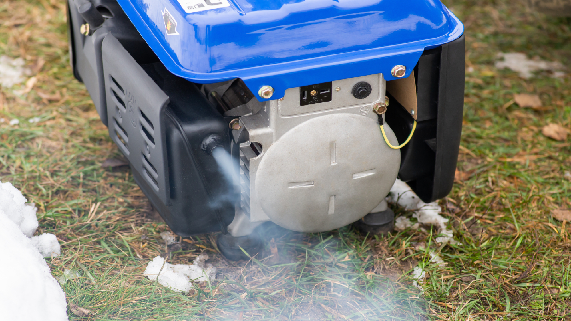 הגנרטור מופעל במהלך סופת שלג