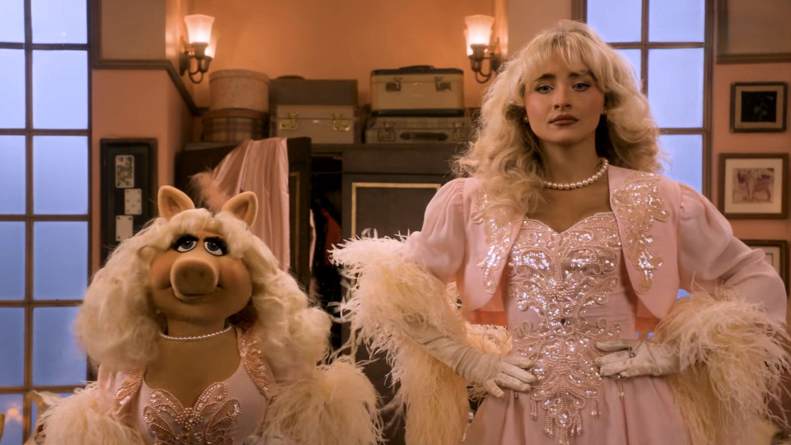 איך לצפות בספיישל תחיית 'מופע החבובות' עם סברינה קרפנטר באינטרנט מכל מקום