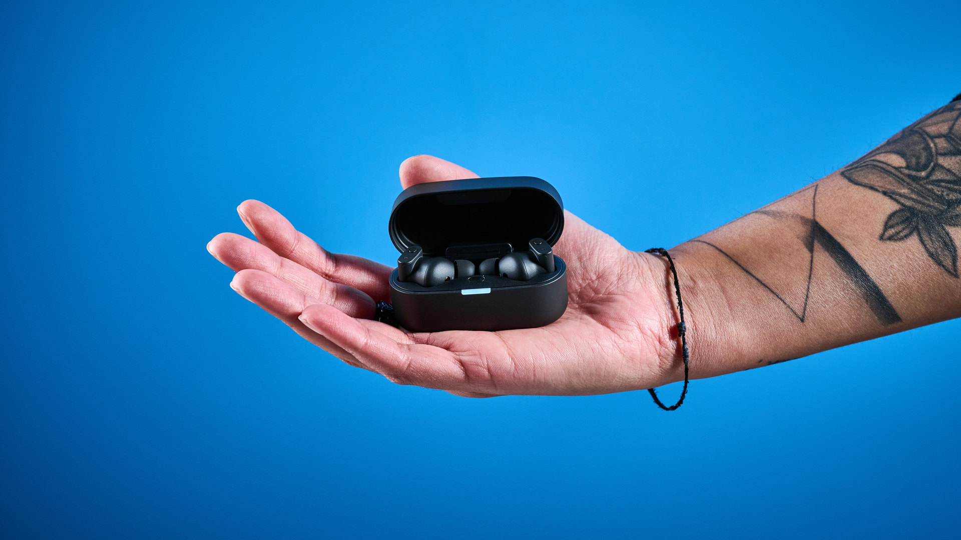 זוג אוזניות אלחוטיות שחורות של Status Pro X