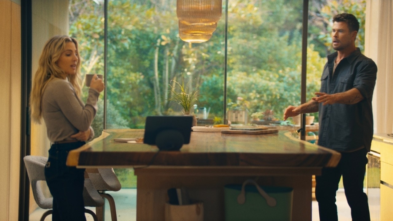 כריס המסוורת' חושב שאלקסה+ טובה מפחידה | פרסומת למשחק גדול - יוטיוב