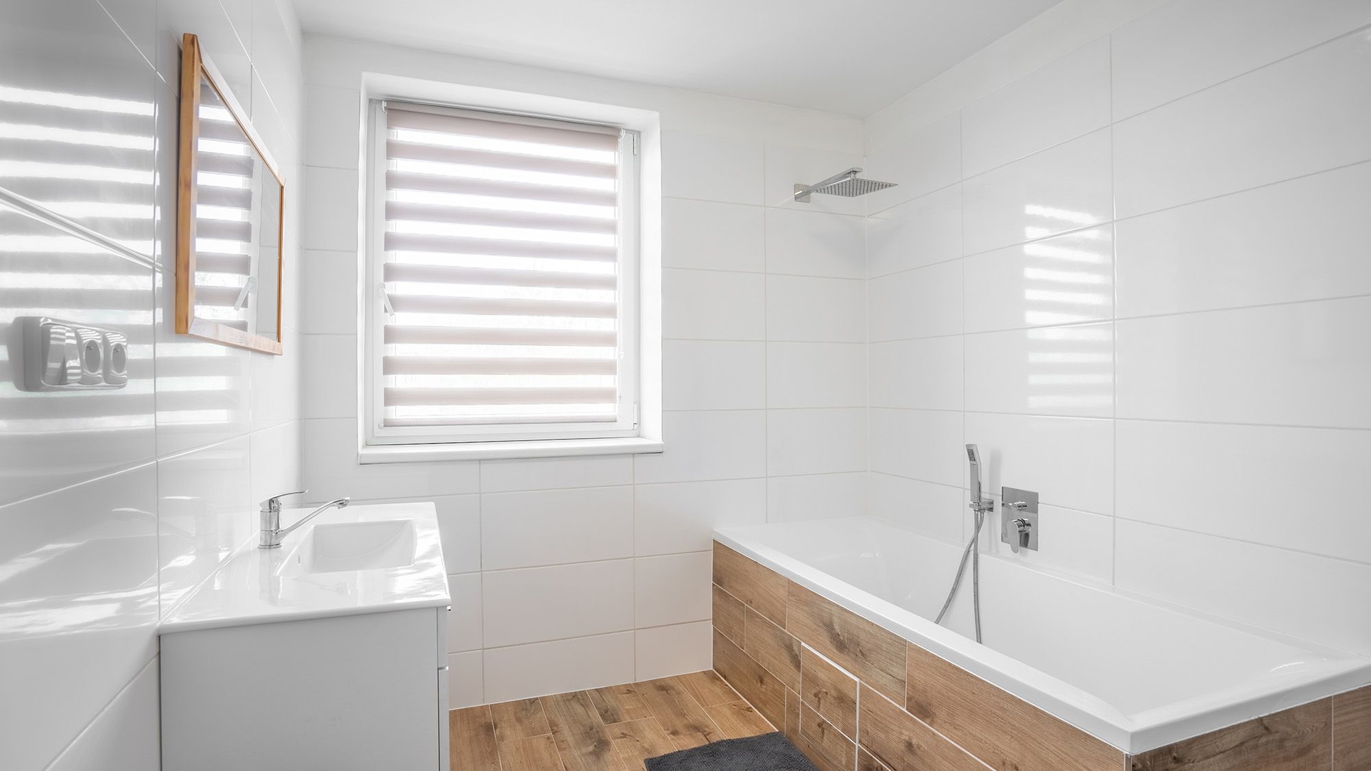 תפסיק לעשות את הטעות הזו עם וילונות חדר האמבטיה שלך: מומחה אומר לעשות דבר אחד במקום זאת כדי למנוע עיבוי