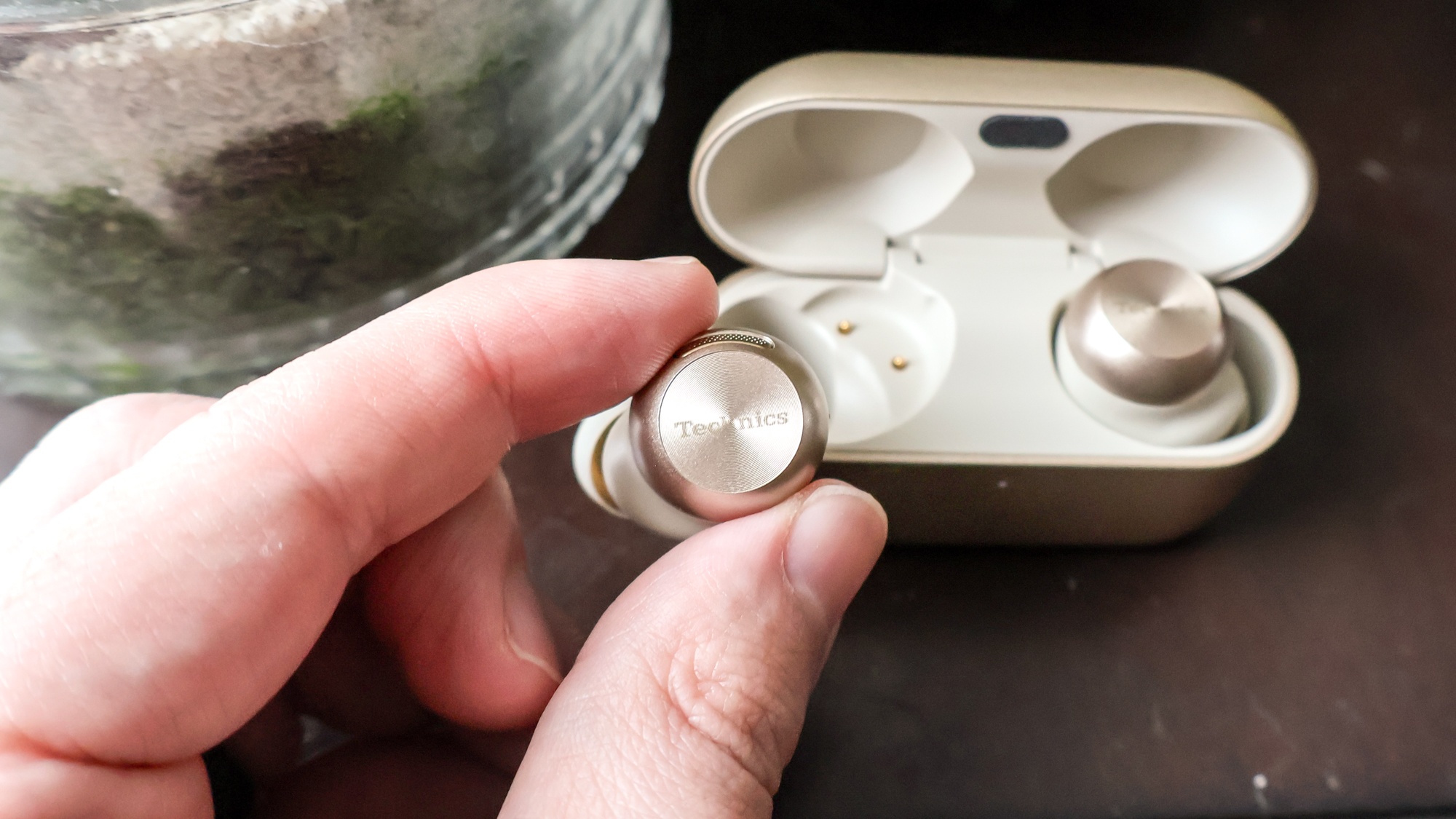 אוזניות אלחוטיות של Technics EAH-AZ100 עם נרתיק