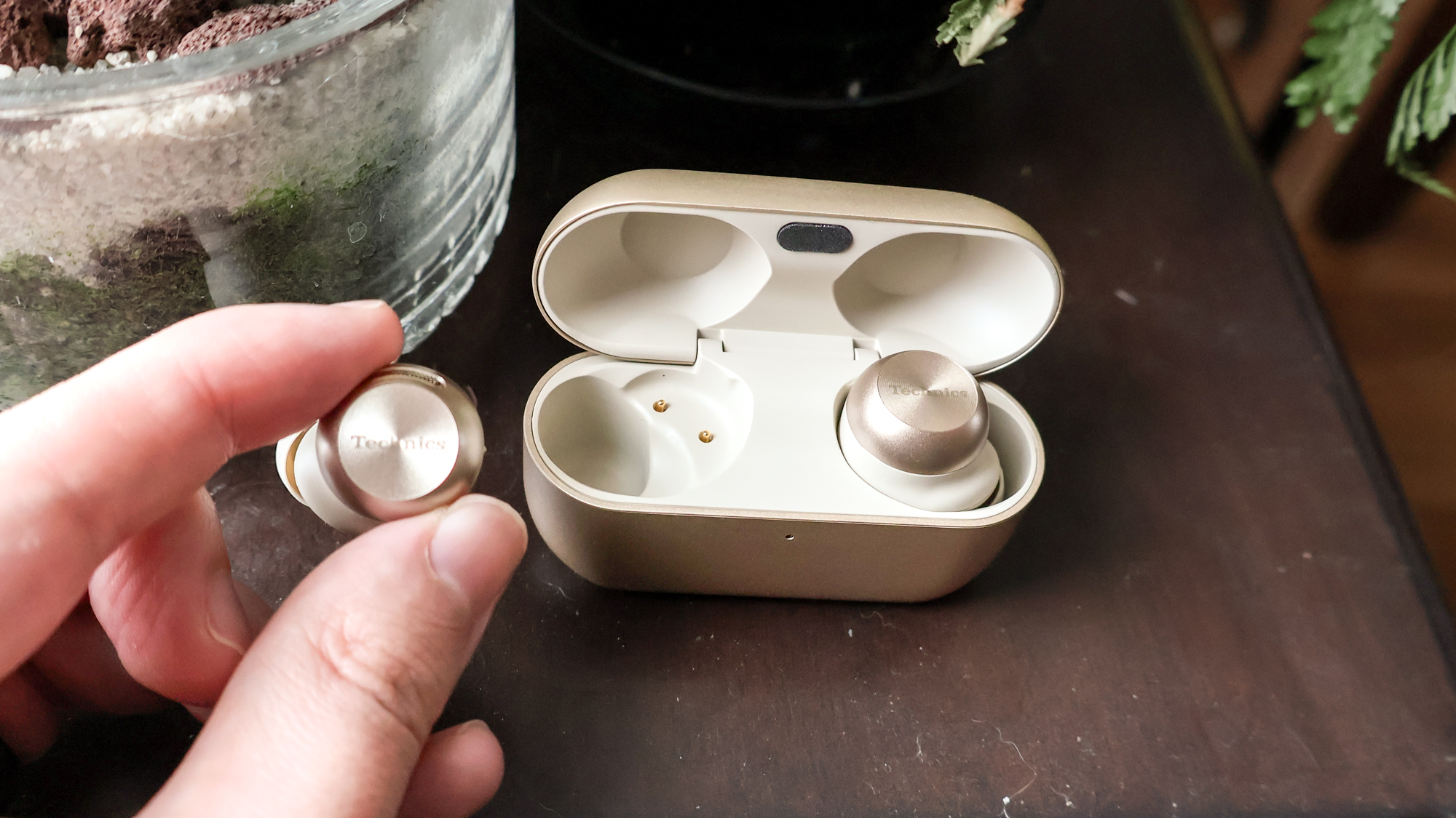 אוזניות אלחוטיות של Technics EAH-AZ100 עם נרתיק