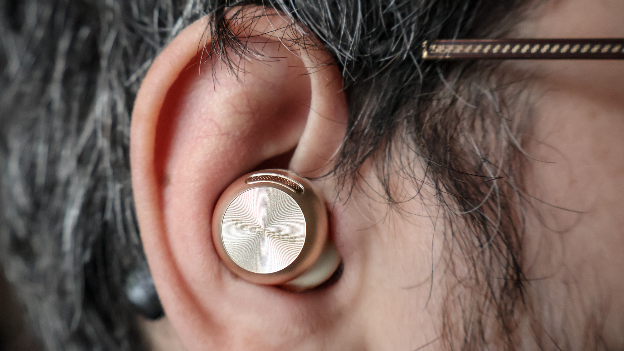 אוזניות אלחוטיות של Technics EAH-AZ100 עם נרתיק