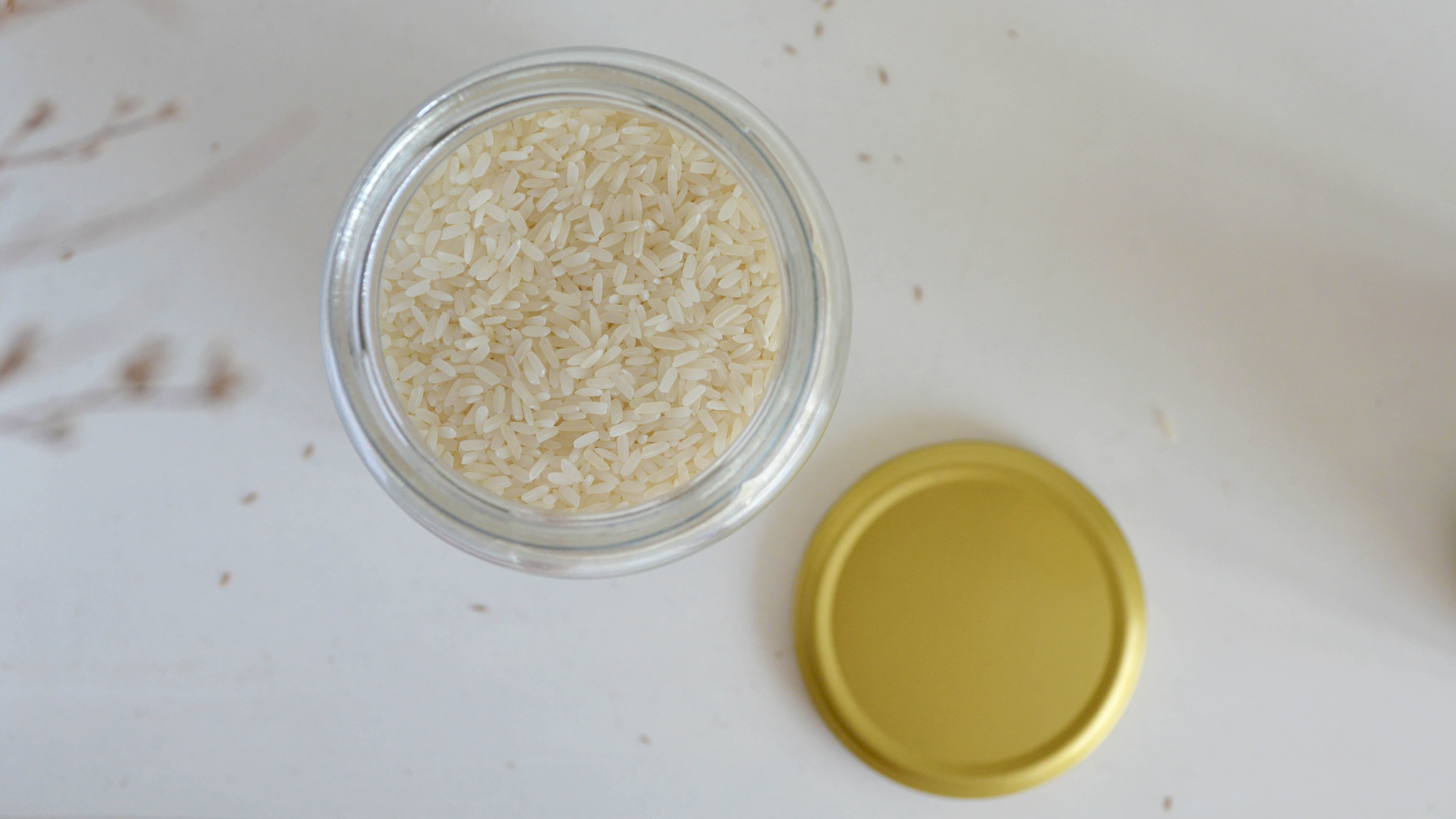 אורז בצנצנת זכוכית