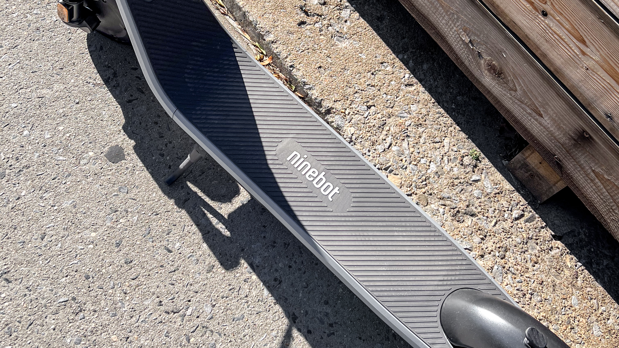 הסיפון של Segway Ninebot E2 Plus II