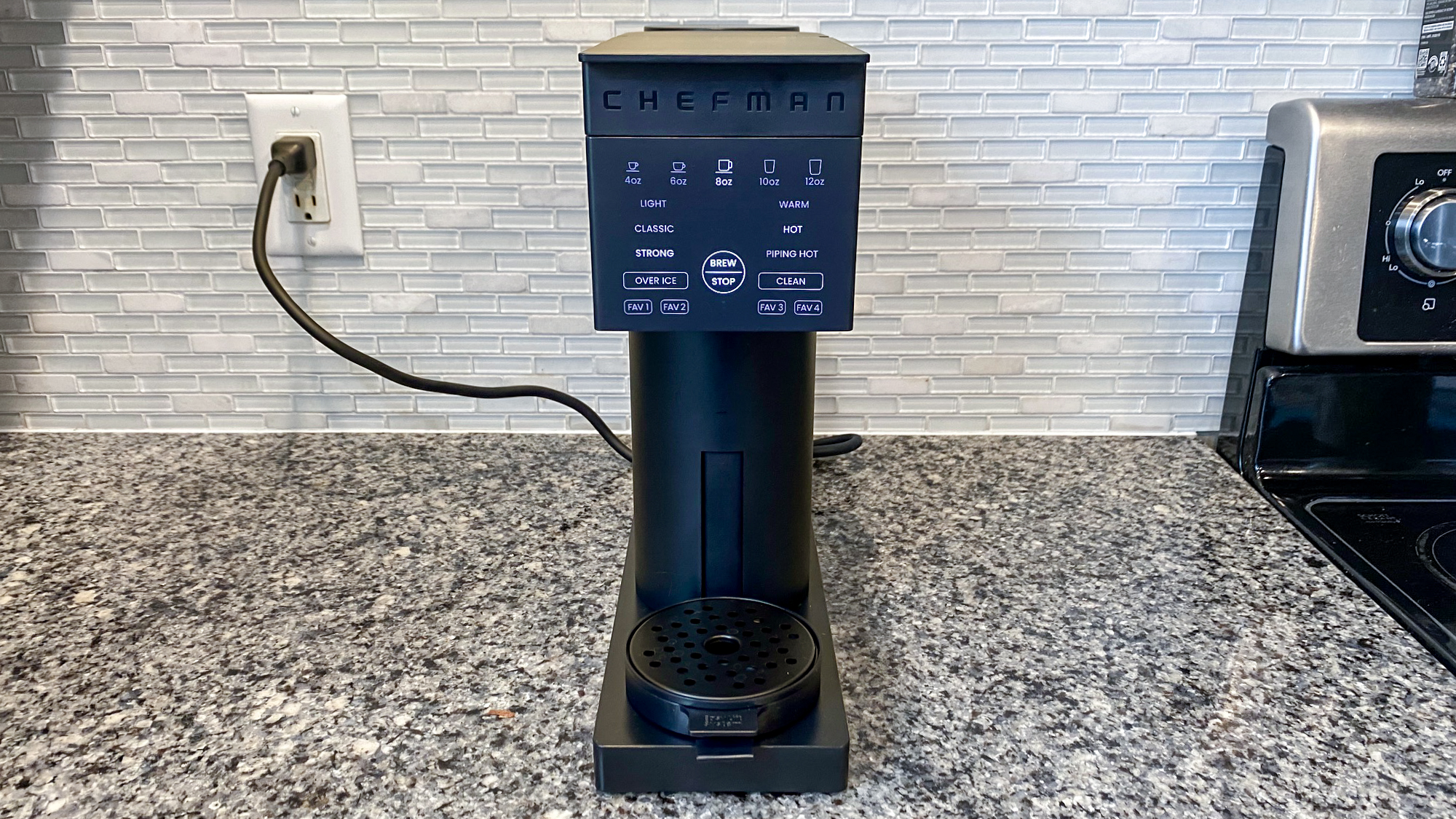 Chefman Caffeinator על השיש