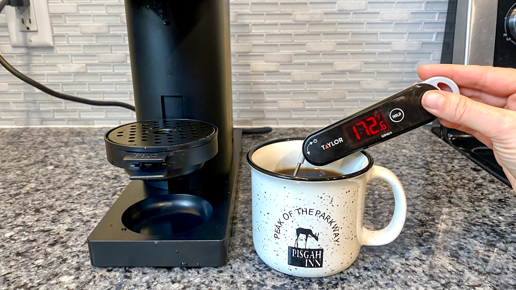 בדיקת טמפרטורה של Chefman Caffeinator