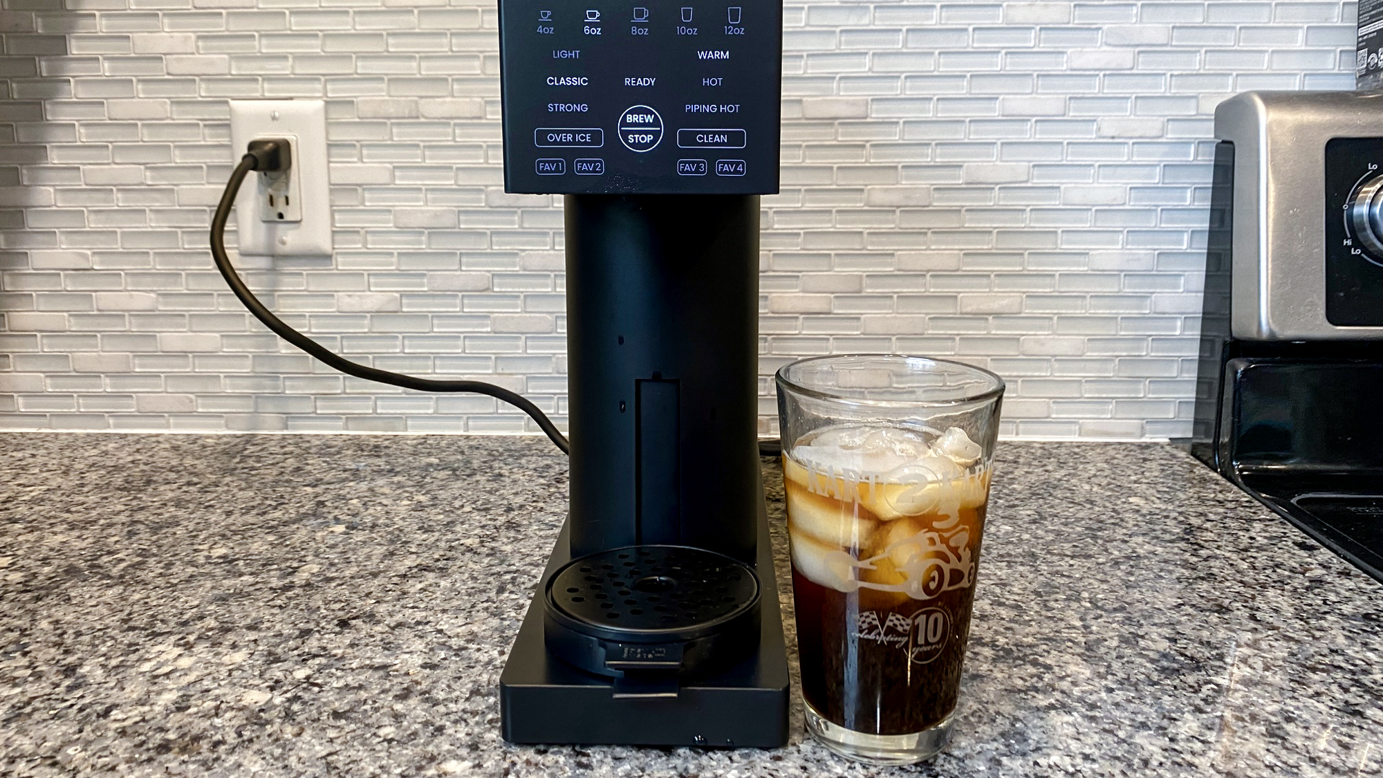 Chefman Caffeinator מתבשל על קרח