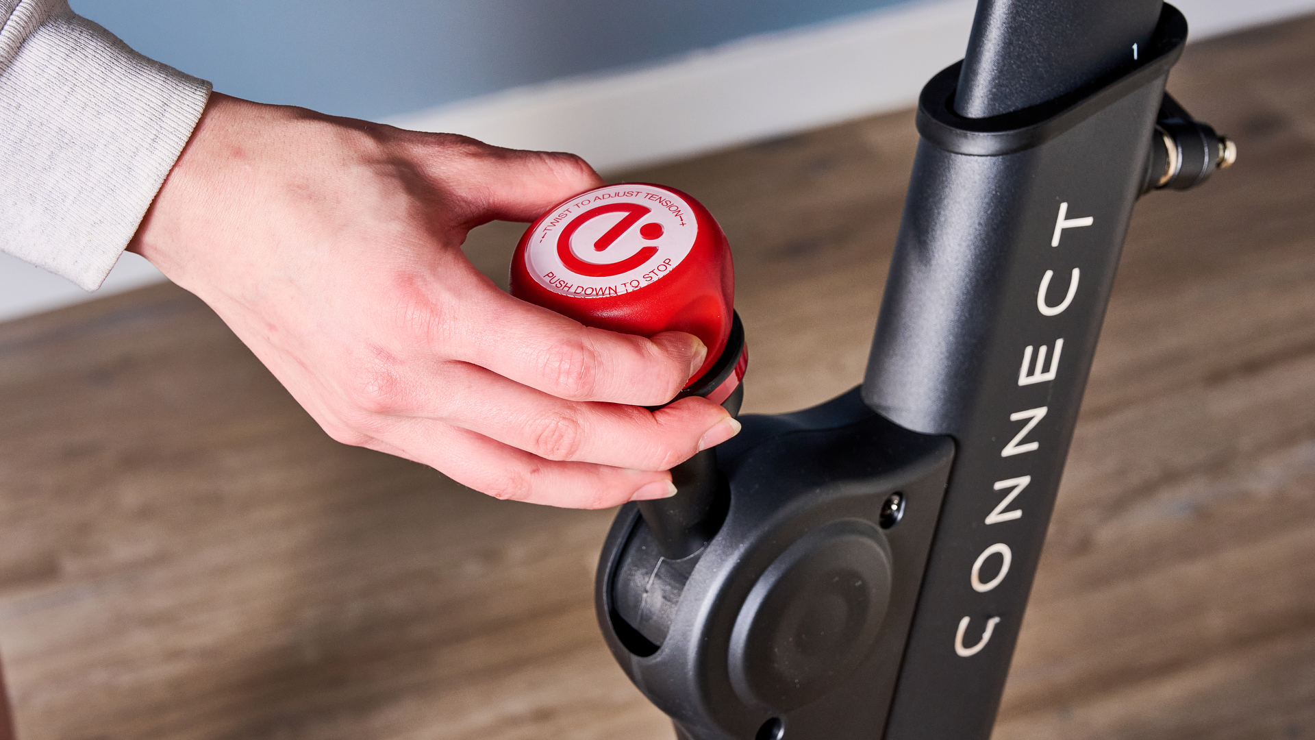 echleon ex-5s צולם מול רקע כחול