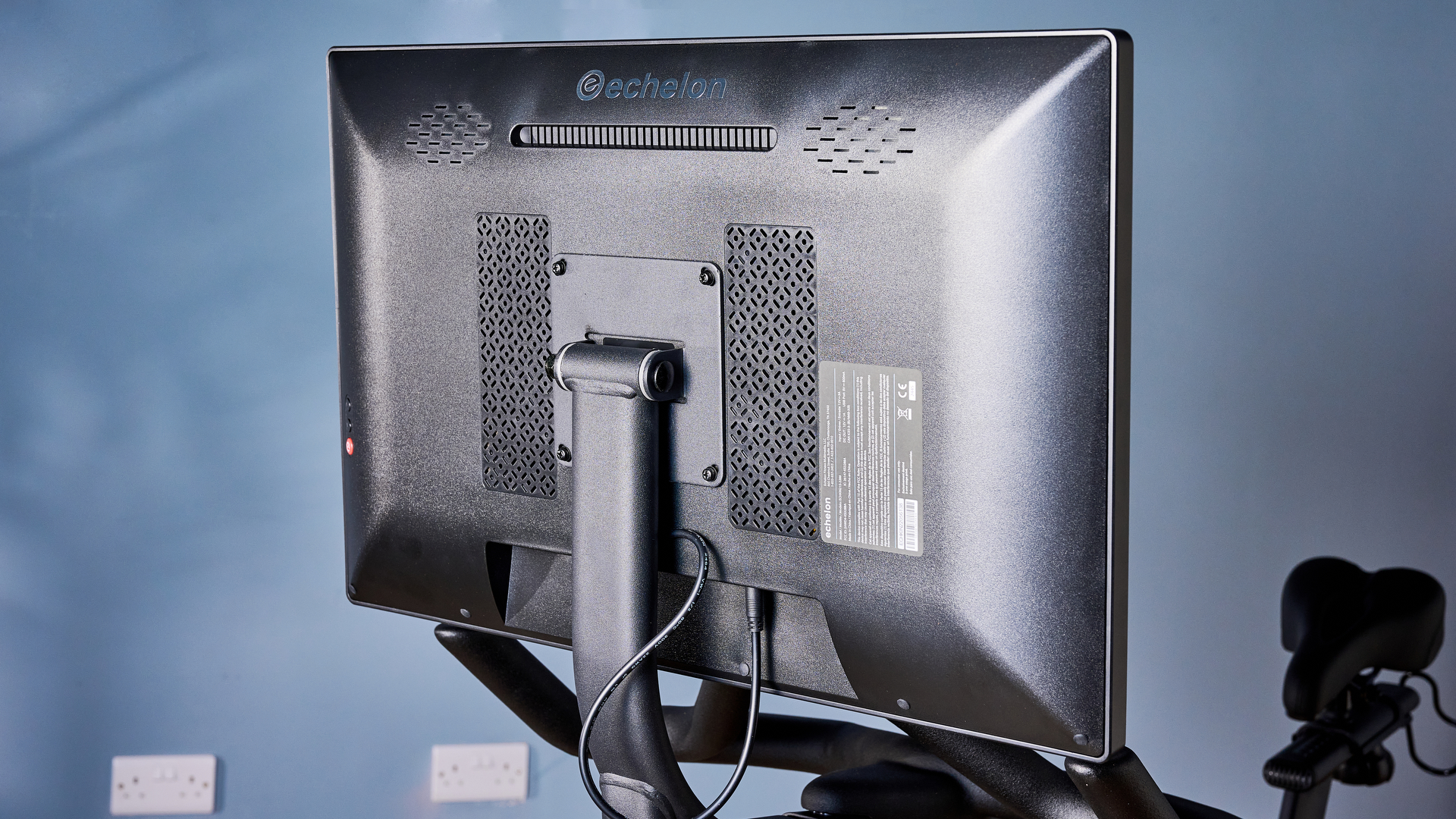 echleon ex-5s צולם מול רקע כחול