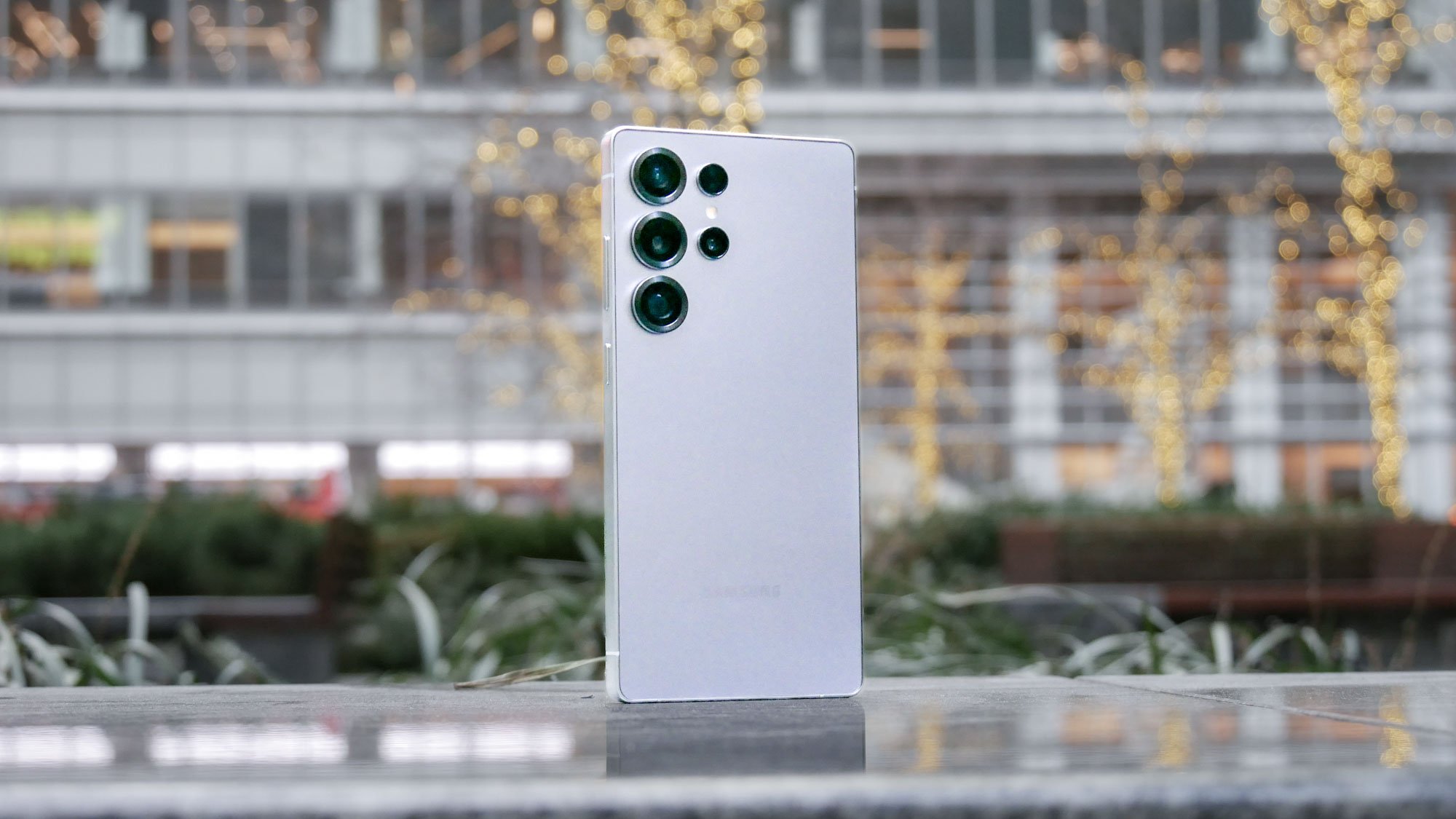 צילום אחורי של ה-Galaxy S25 Ultra