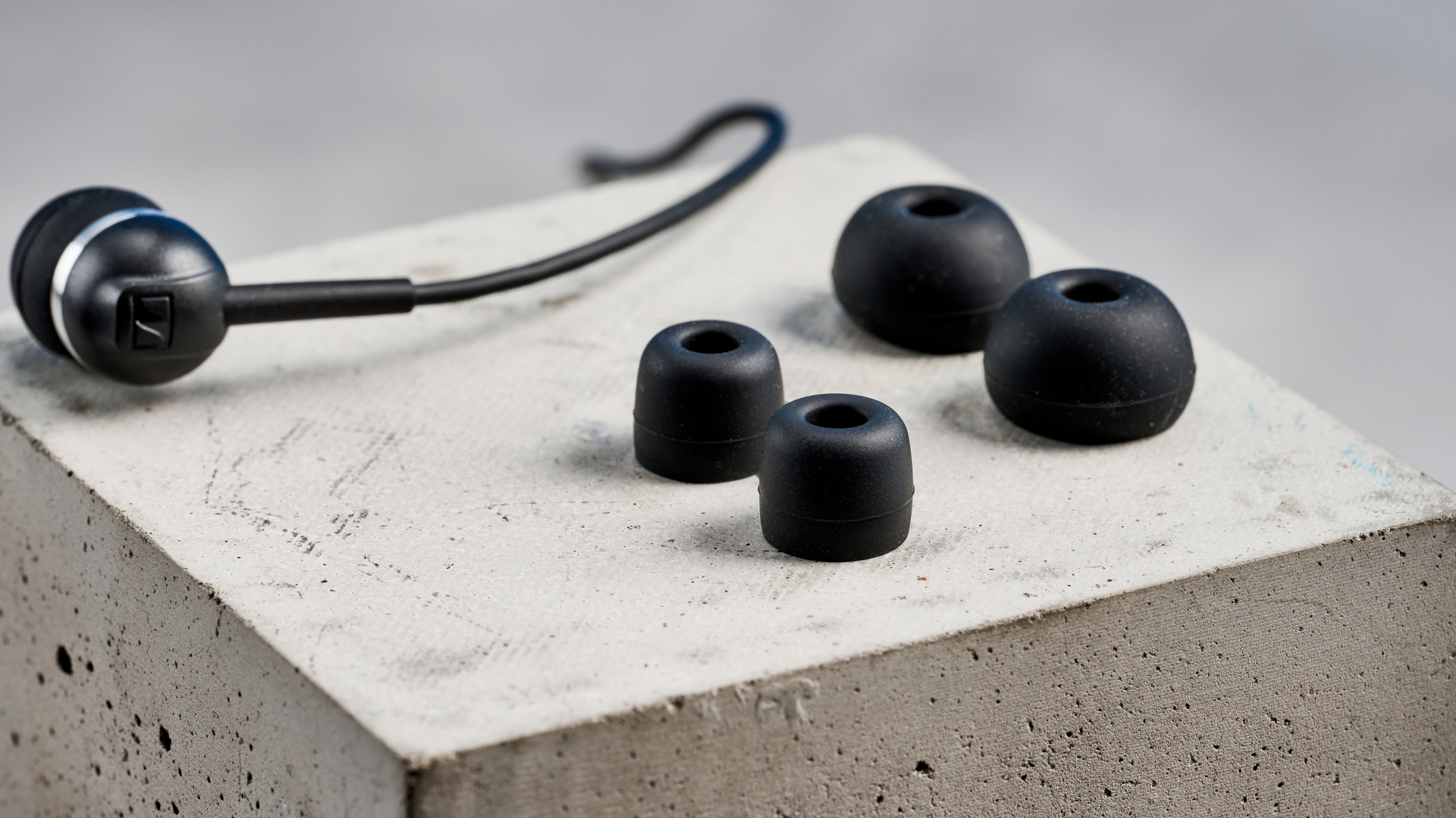 אוזניות חוטיות Sennheiser CX 80U בצבע שחור