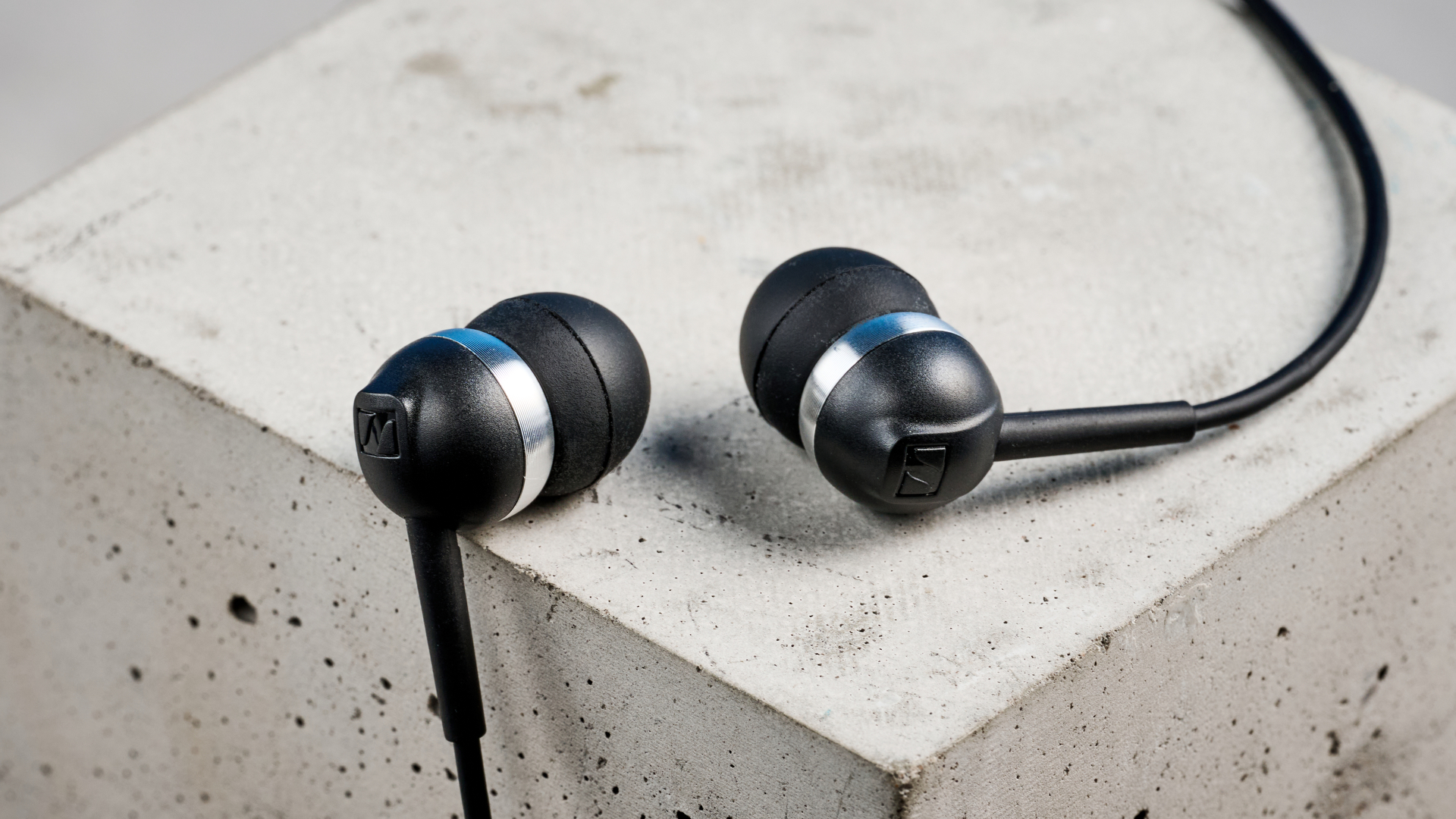 אוזניות חוטיות Sennheiser CX 80U בצבע שחור