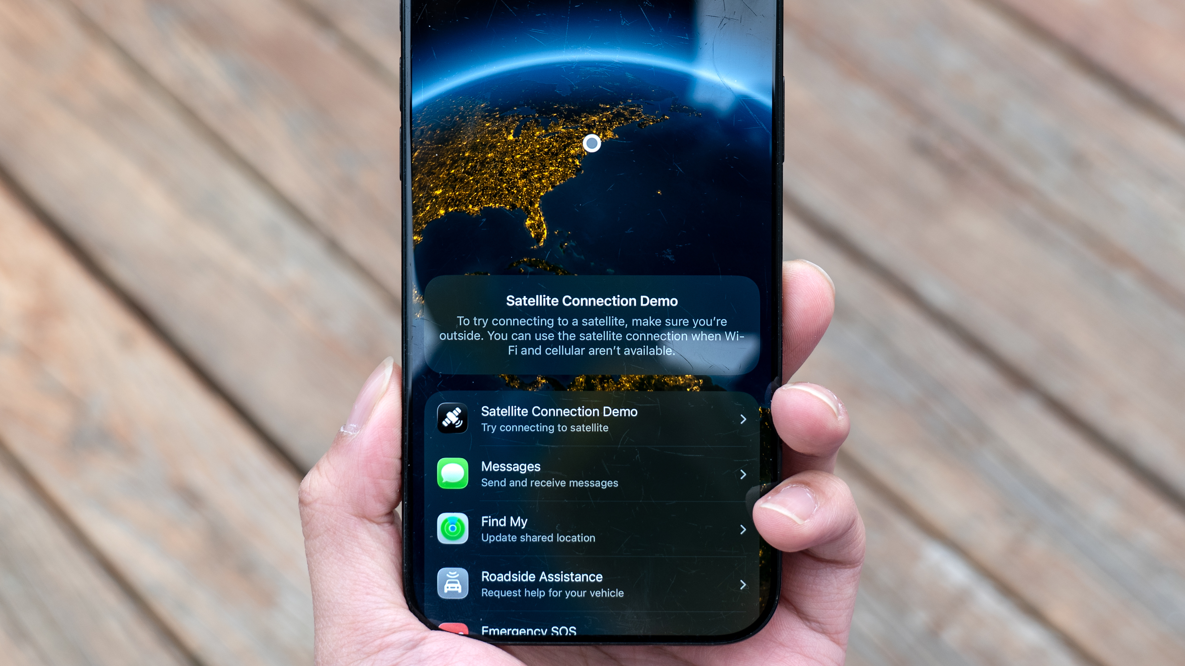 מצב iOS 26 Satellite SOS פועל באייפון.