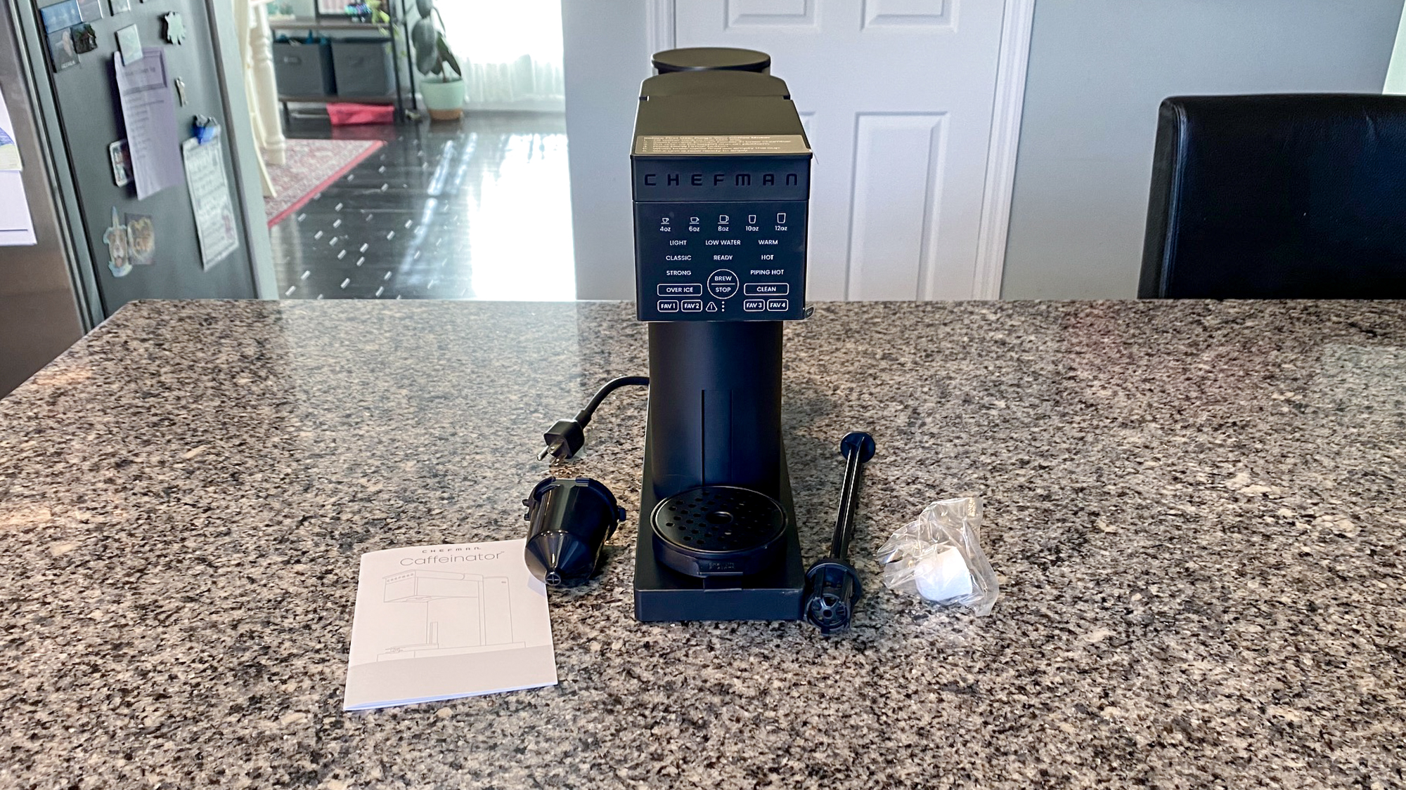 Chefman Caffeinator על השיש