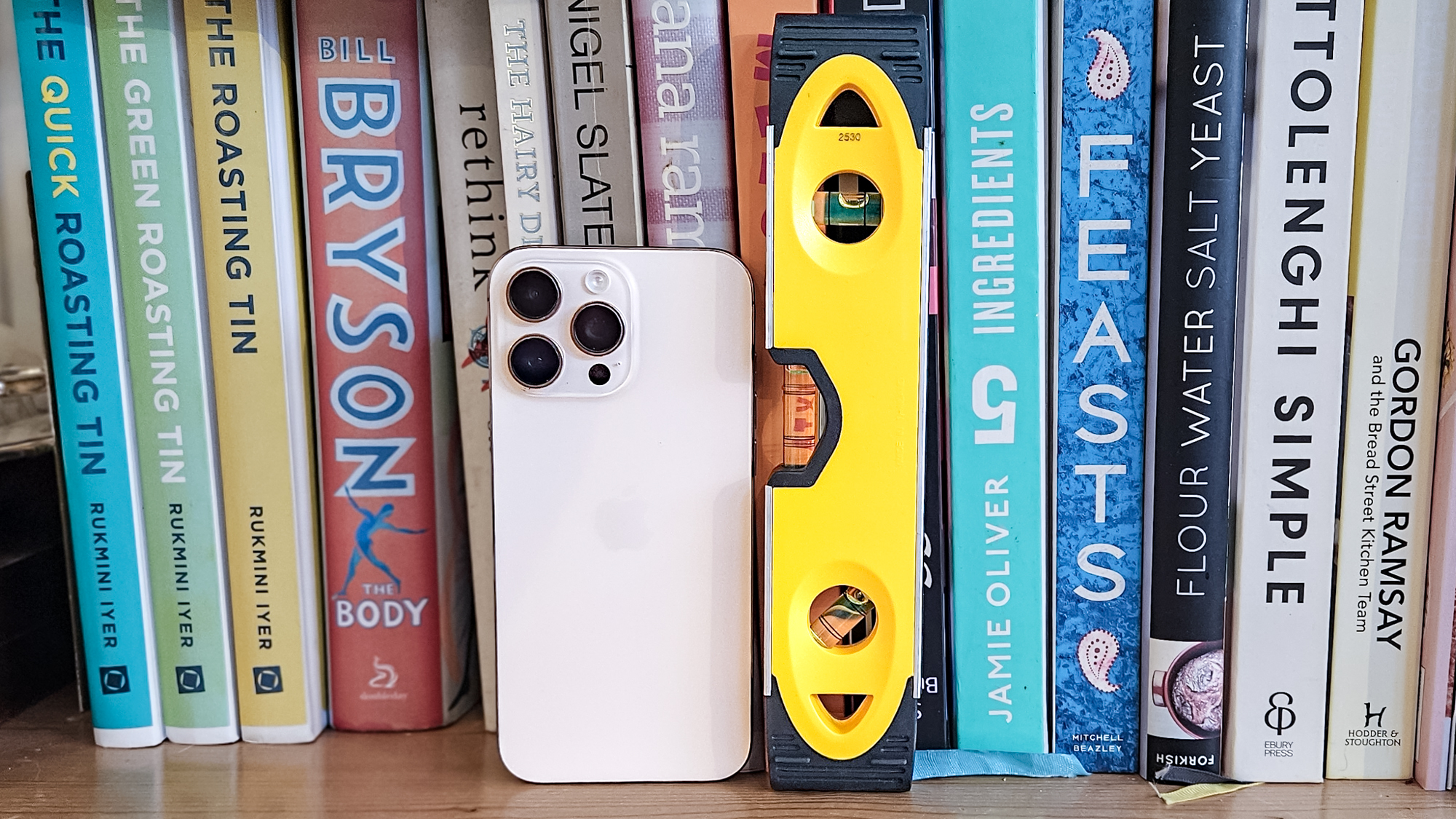 אייפון 16 פרו מקס עם פלס