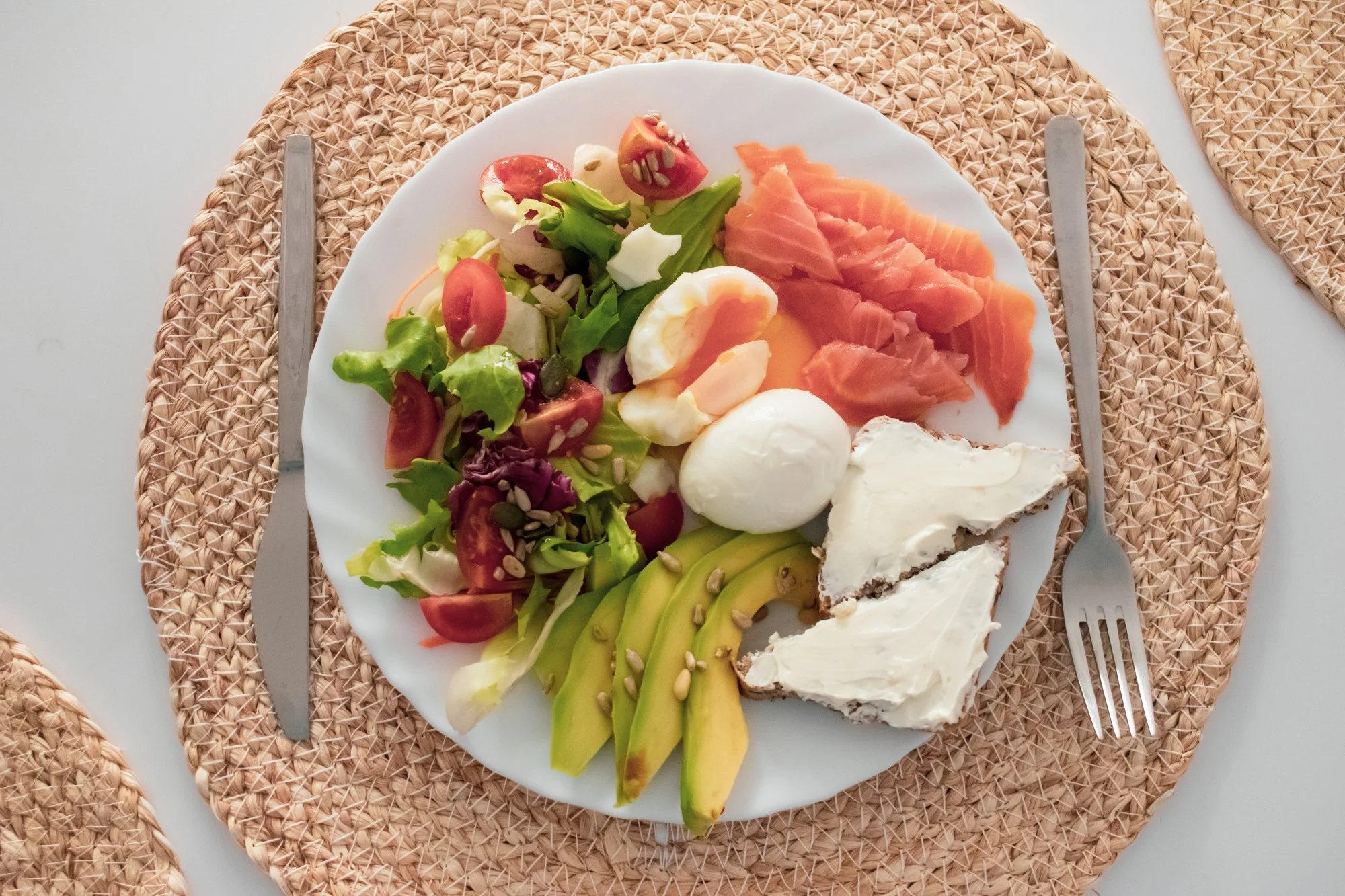 Study: Big breakfast diet composition impacts on appetite control and gut health: a randomized weight loss trial in adults with overweight or obesity. Image Credit: An Dvi / Shutterstock