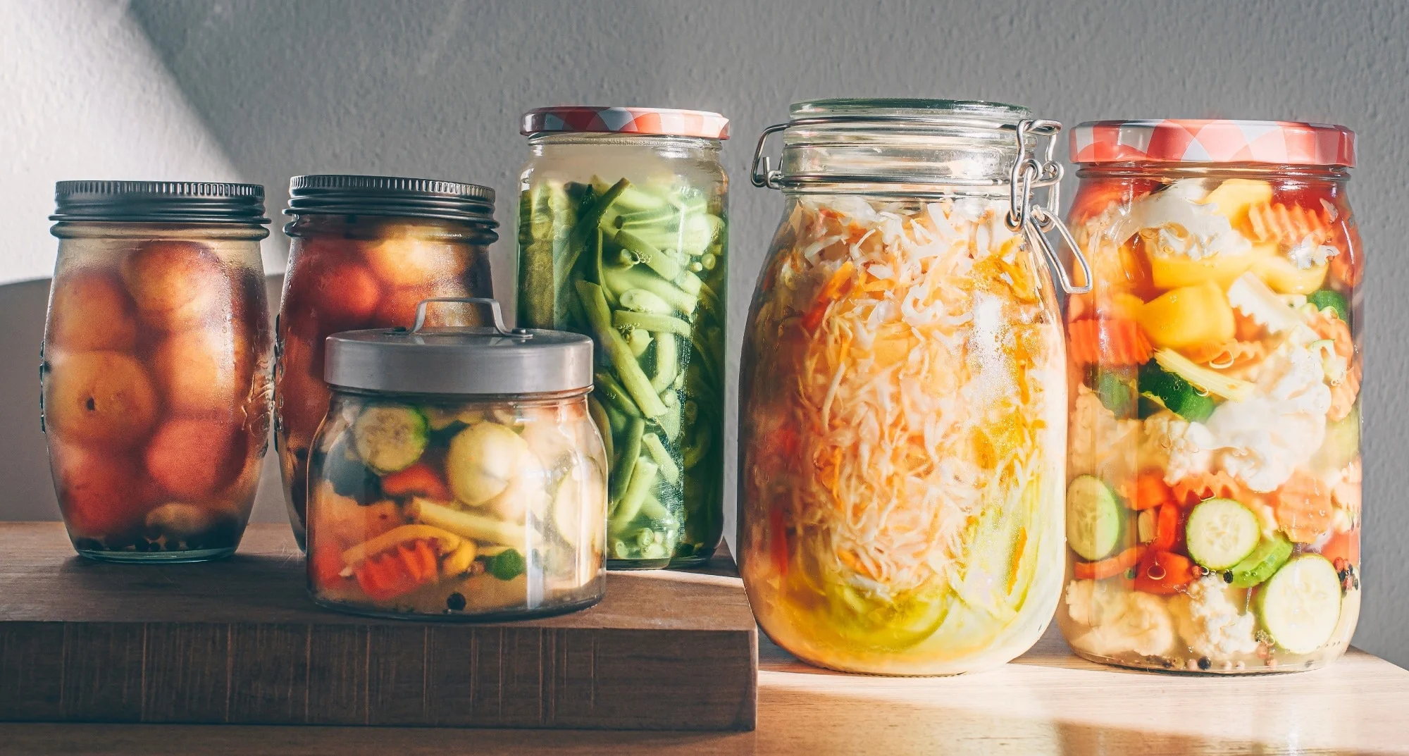 Study: Association between dietary intake of foods estimated to contain live microbes and health indicators in Australian adults: An exploratory analysis. Image Credit: UliAb / Shutterstock