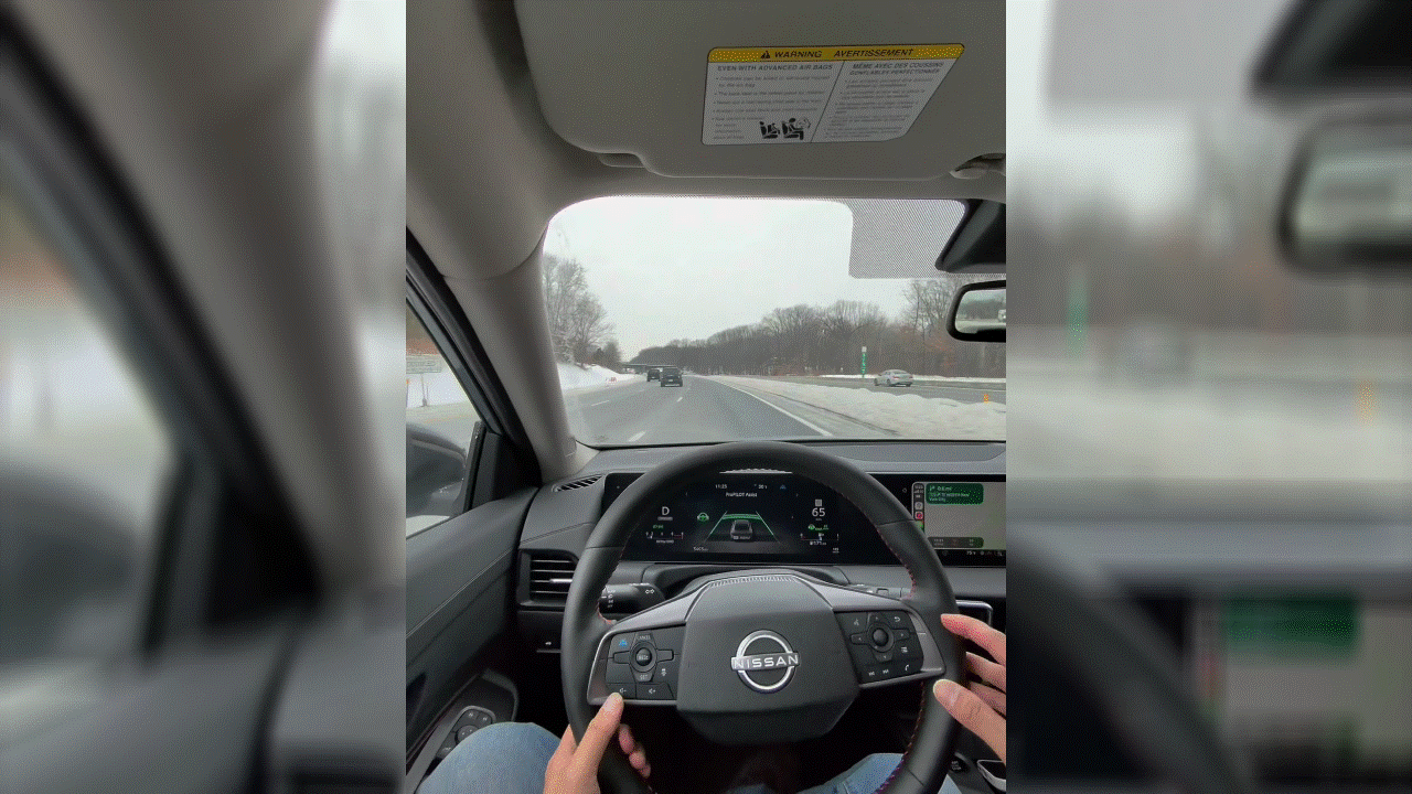 ניסאן סנטרה 2026 עם ProPilot Assist.