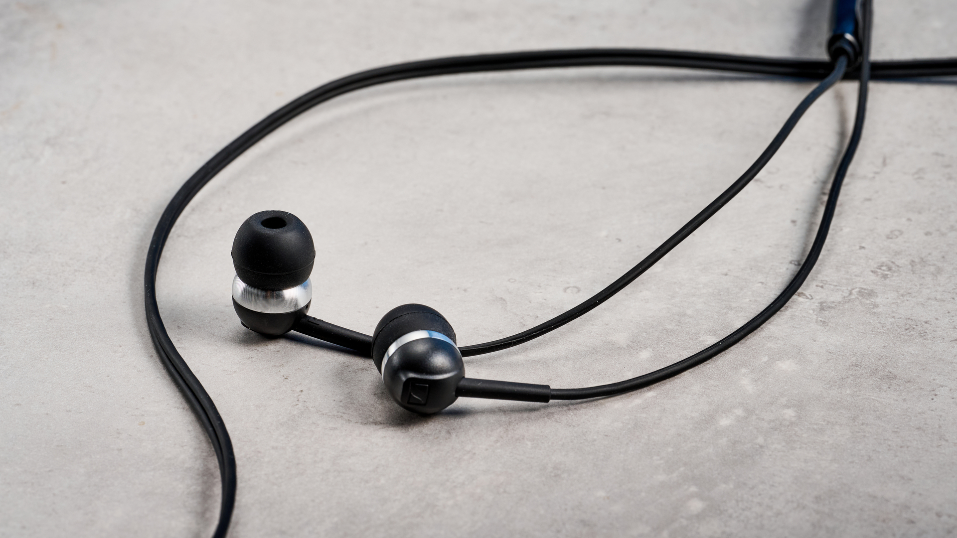 אוזניות חוטיות Sennheiser CX 80U בצבע שחור