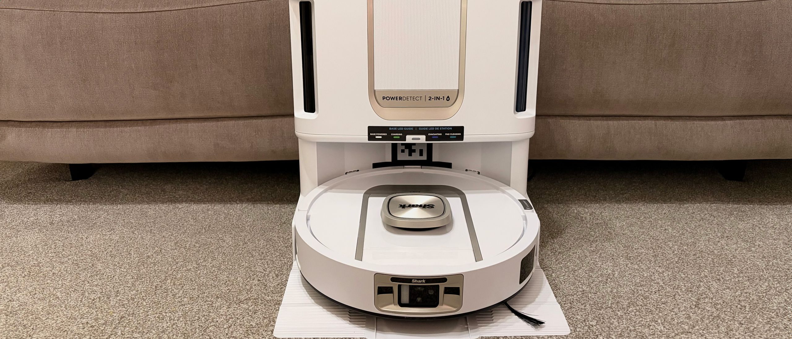 אני יכול לנקות את כל הבית שלי בלי להרים אצבע - זהו שואב האבק הרובוט העצמי של החלומות מאת Ashley Thieme פורסם ב-27 בפברואר 26 מומלץ The Shark PowerDetect 2-in-1 ThermaCharged NeverTouch הוא שואב האבק הרובוט העצמי שישאיר את הבית שלך נוצץ.