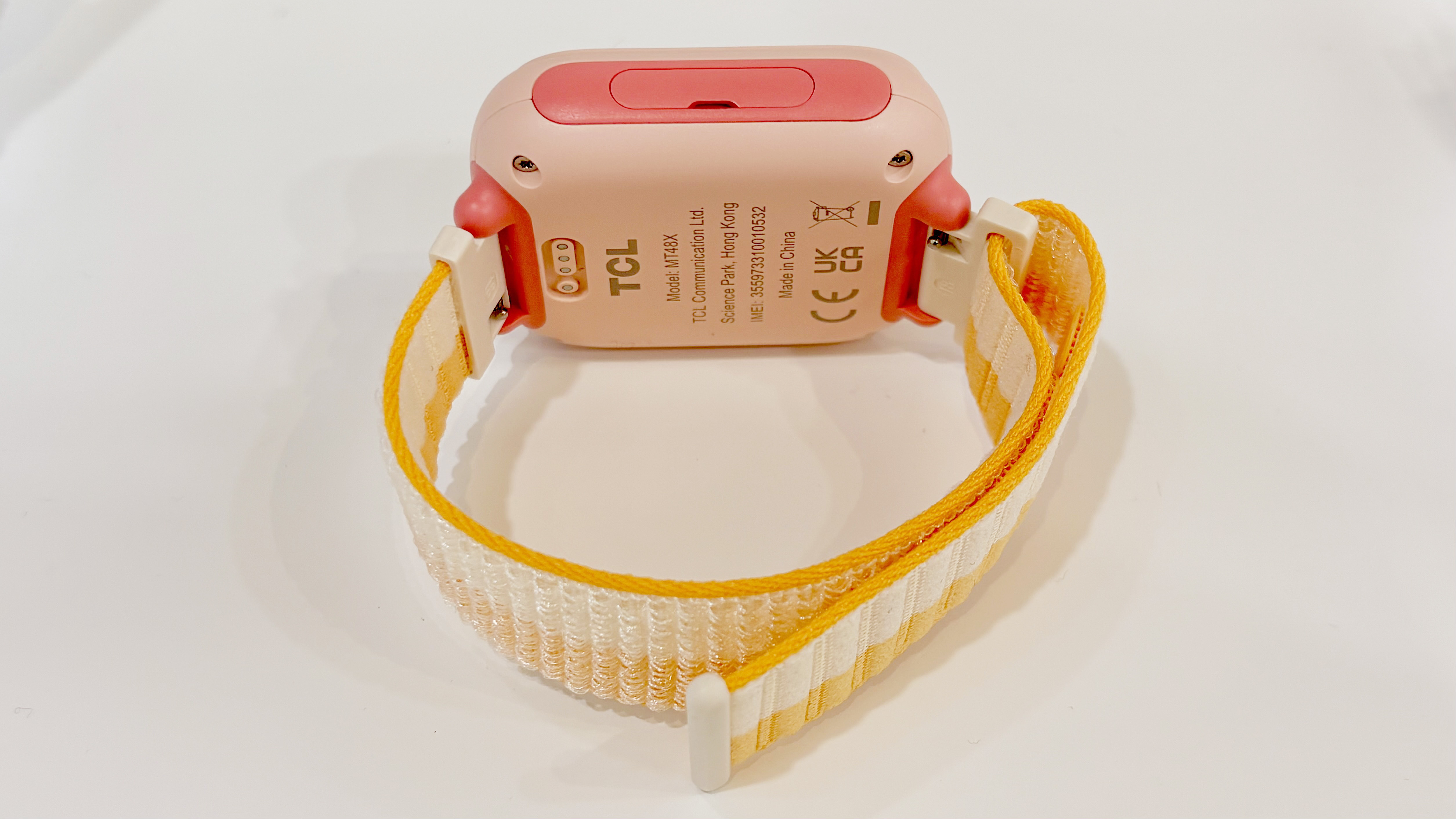 תקריב של השעון החכם TCL Movietime MT48 לילדים מ-MWC 2026