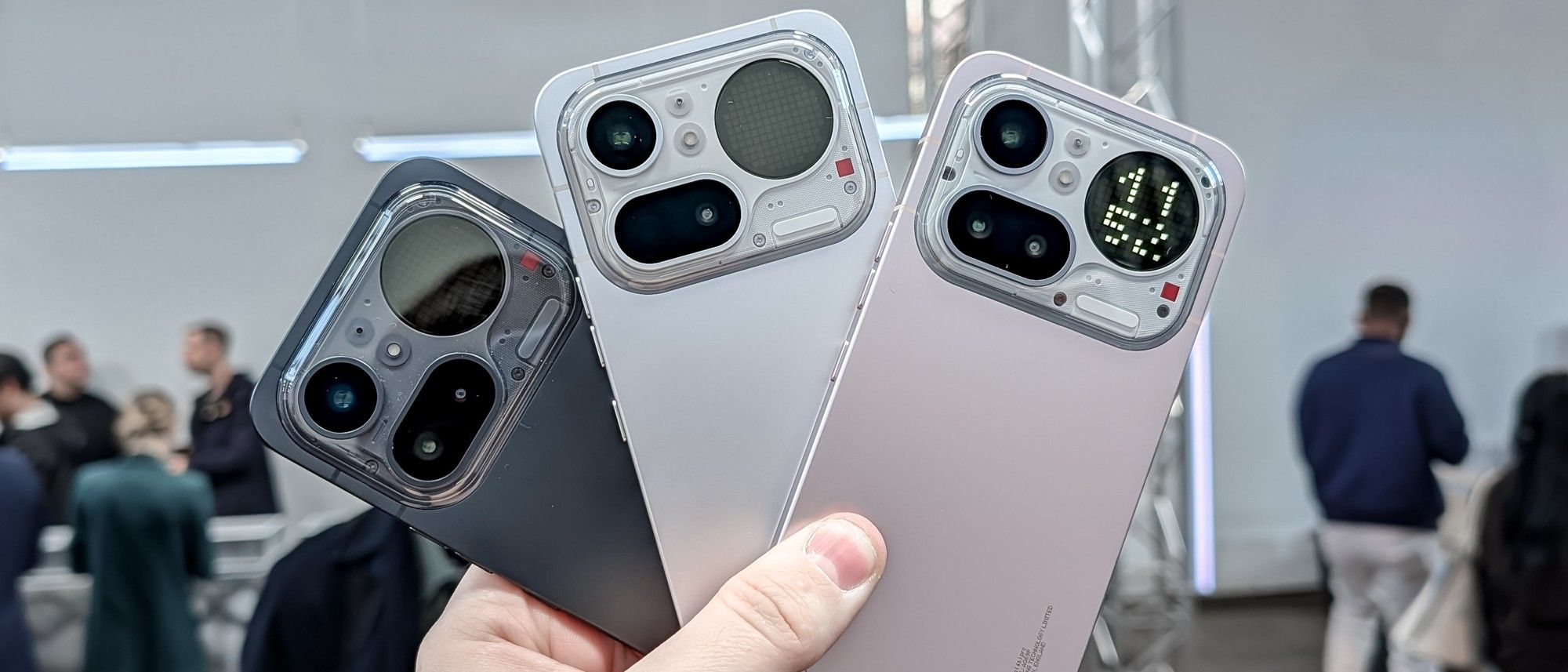 סקירה מעשית של Nothing Phone 4a Pro: זה יכול לנצח את האייפון 17e במשחק משלו מאת Tom Pritchard שפורסם ב-6 במרץ 26 עדיין לא דורג ל-Nothing Phone 4a Pro יש הרבה מה לאהוב, גם אם הוא מאבד חלק מהקסם העיצובי הייחודי של Nothing בתהליך. הנה הרושם הראשוני שלנו.