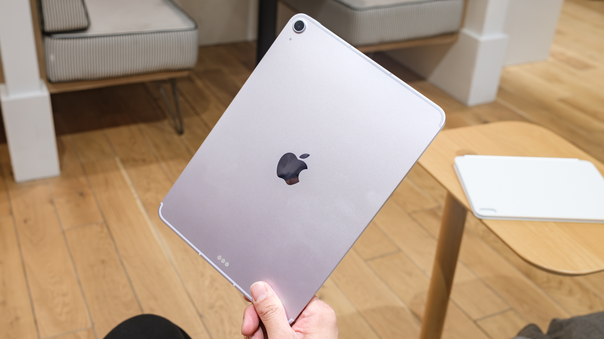 iPad Air M4 מאחור
