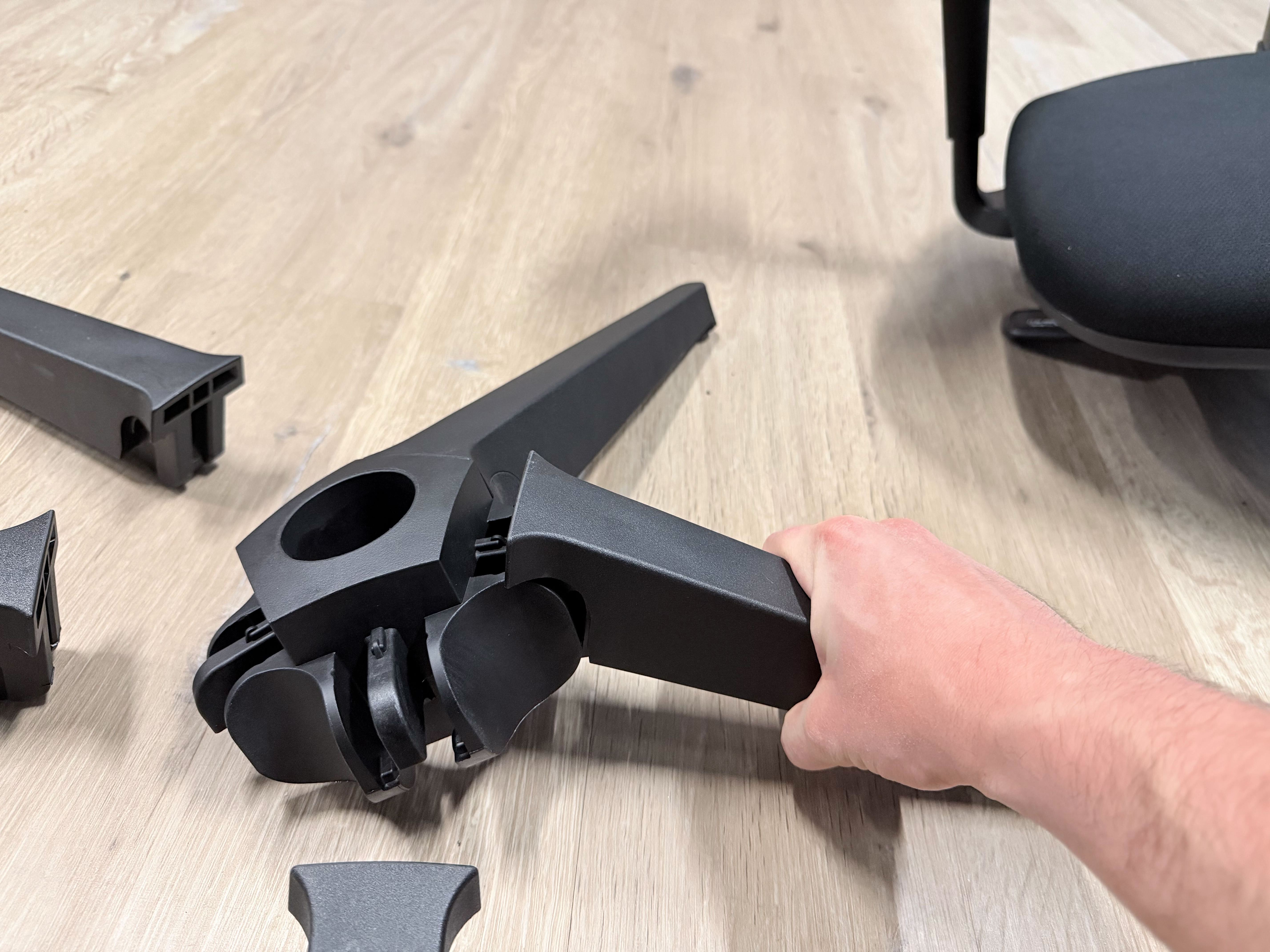 תהליך בניית הכיסא למשרד ביתי Boulies OP180